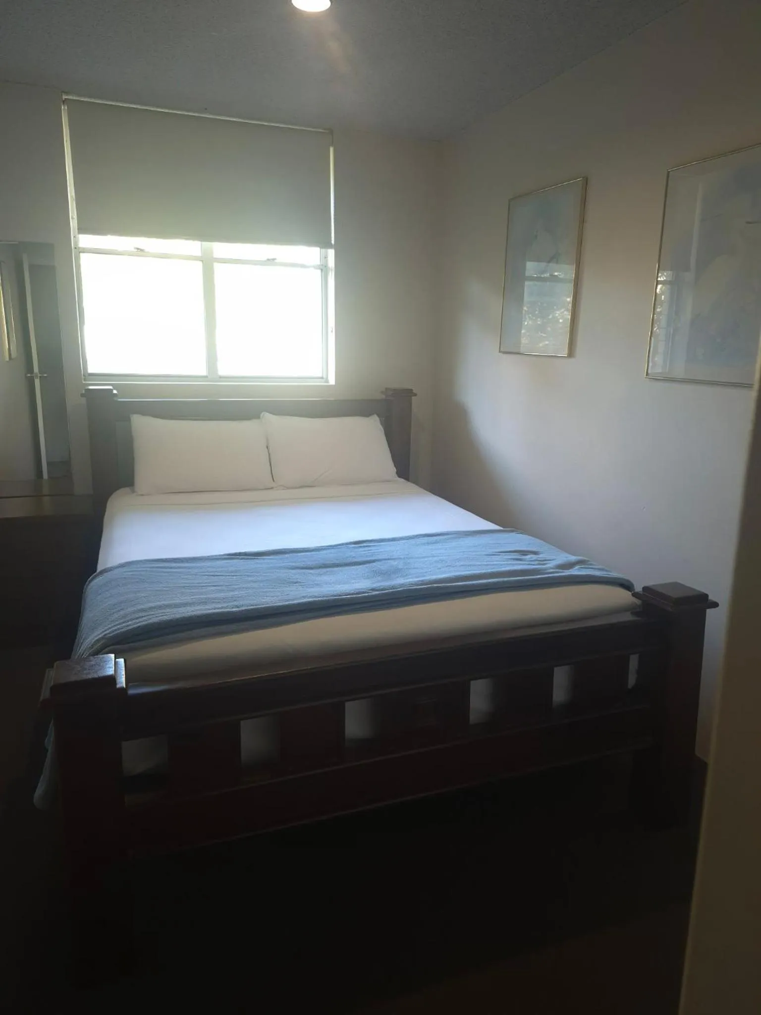 Bed in Tradewinds Apartments