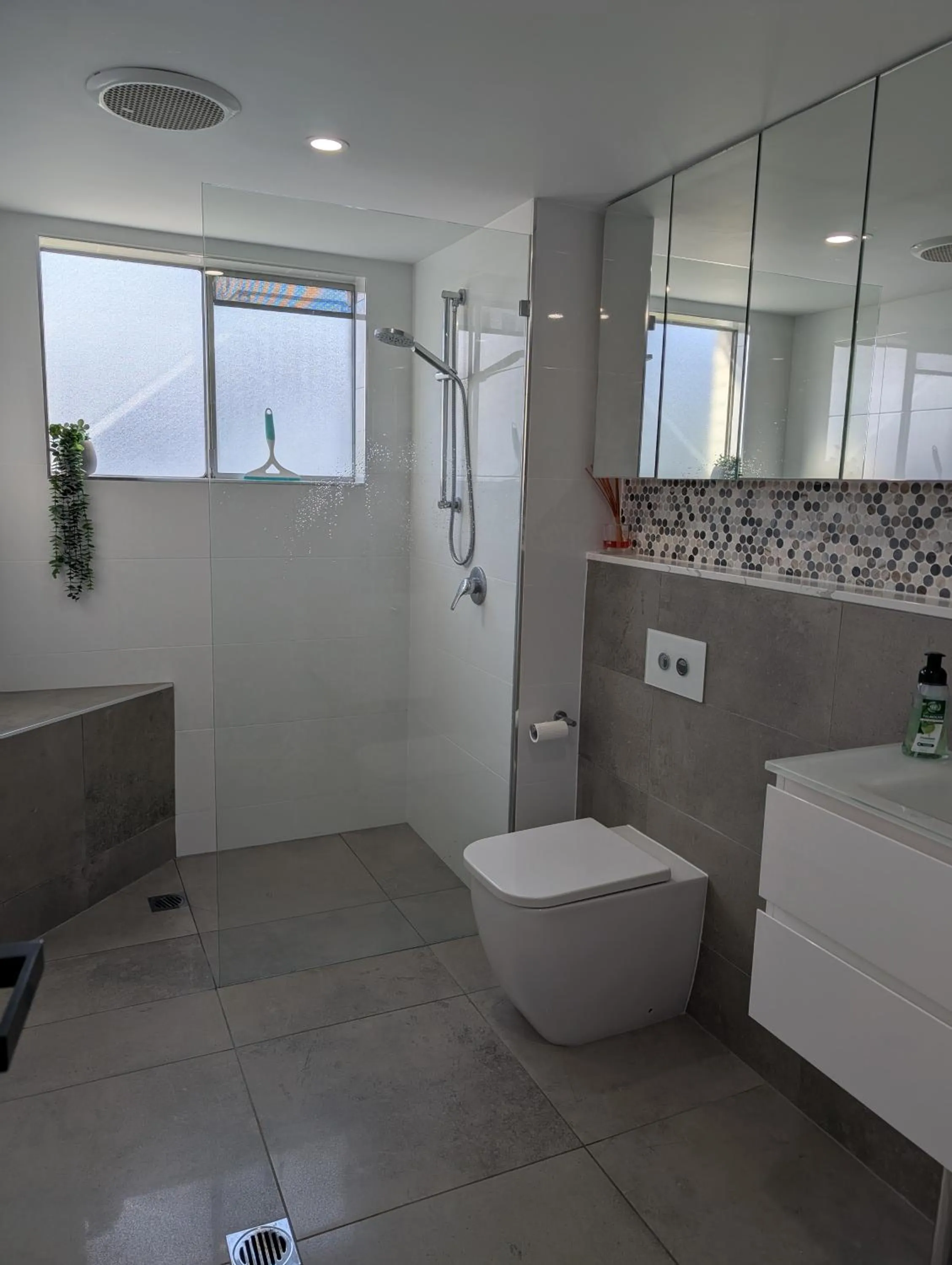 Tradewinds Apartments