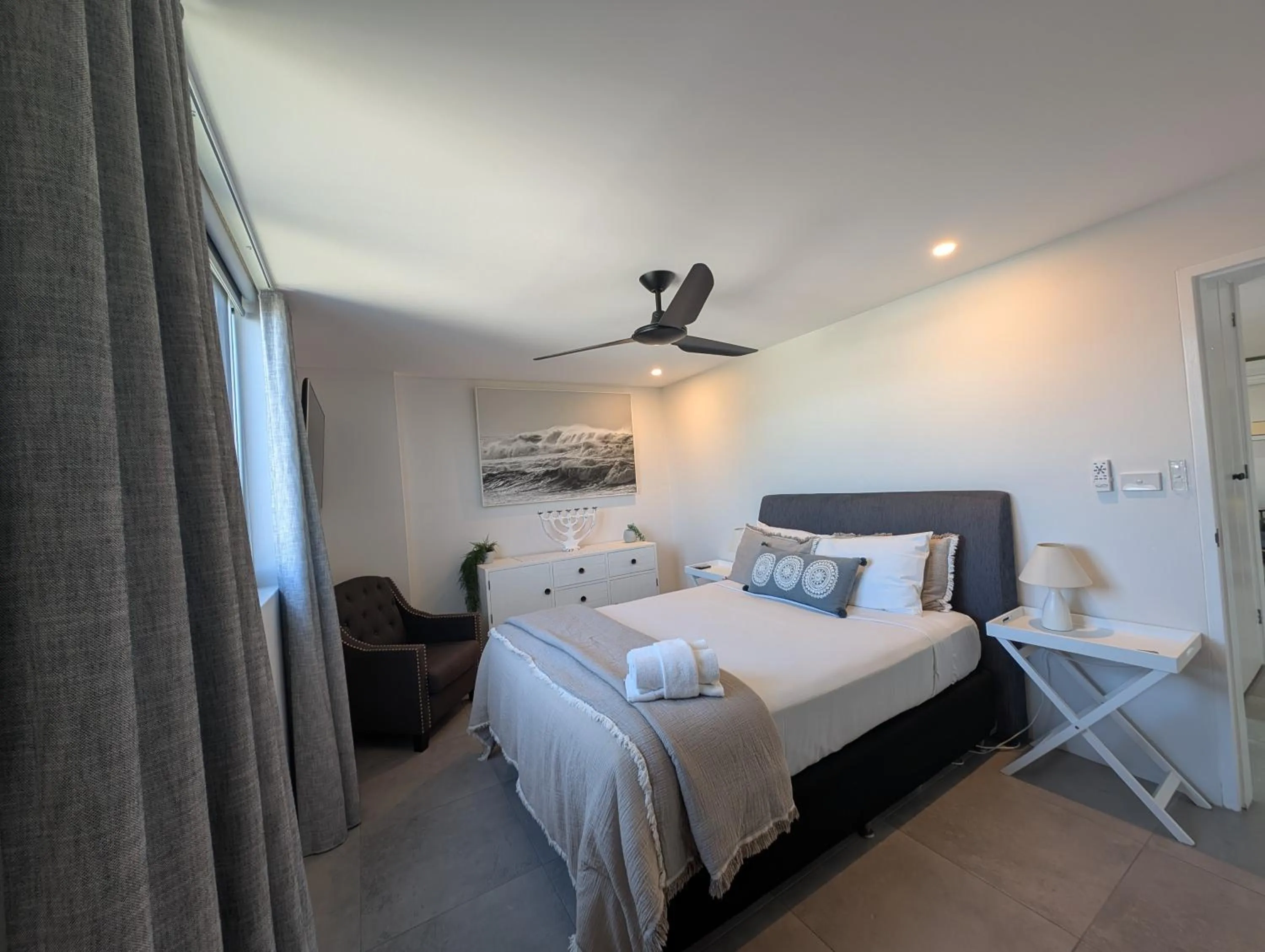 Bed in Tradewinds Apartments