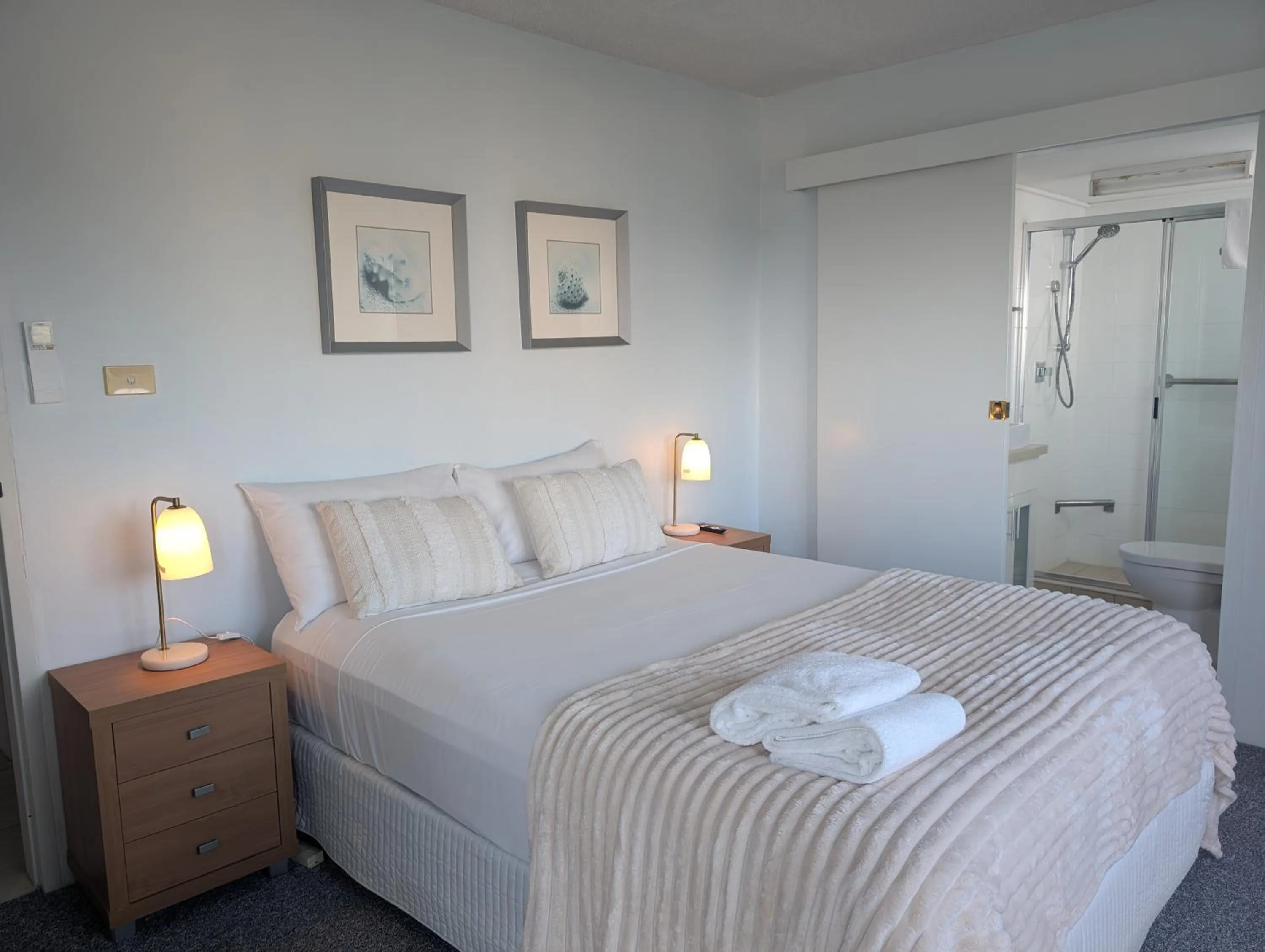 Bed in Tradewinds Apartments