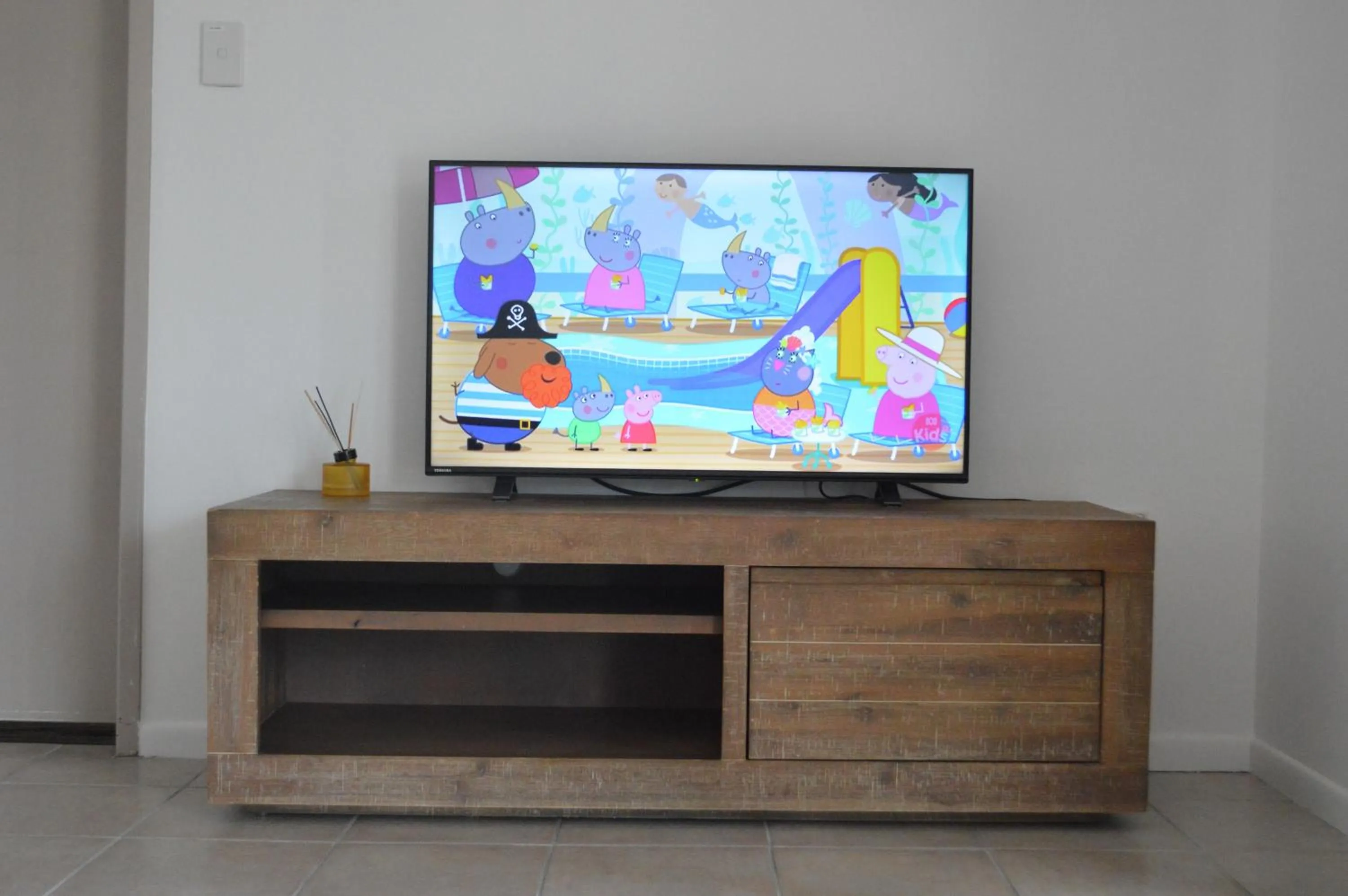 TV and multimedia in James Street Motor Inn