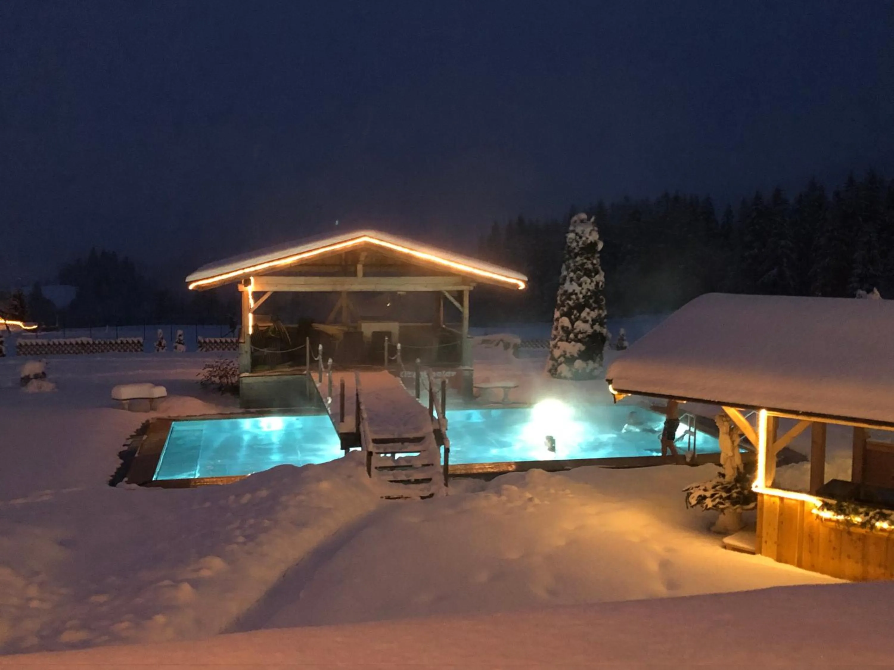 Swimming pool in Leamwirt