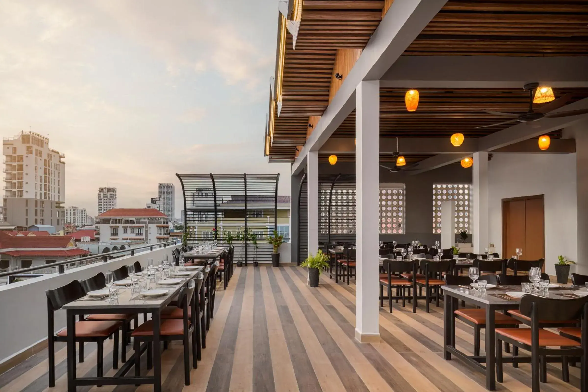 Restaurant/places to eat in Queen Mansion Restaurant/places to eat in Queen Mansion