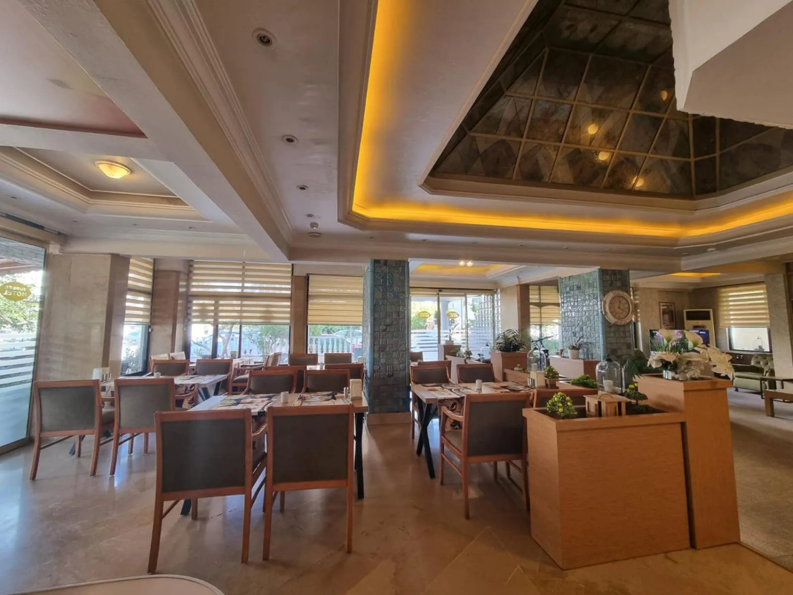Restaurant/places to eat in Europa Hotel Selale