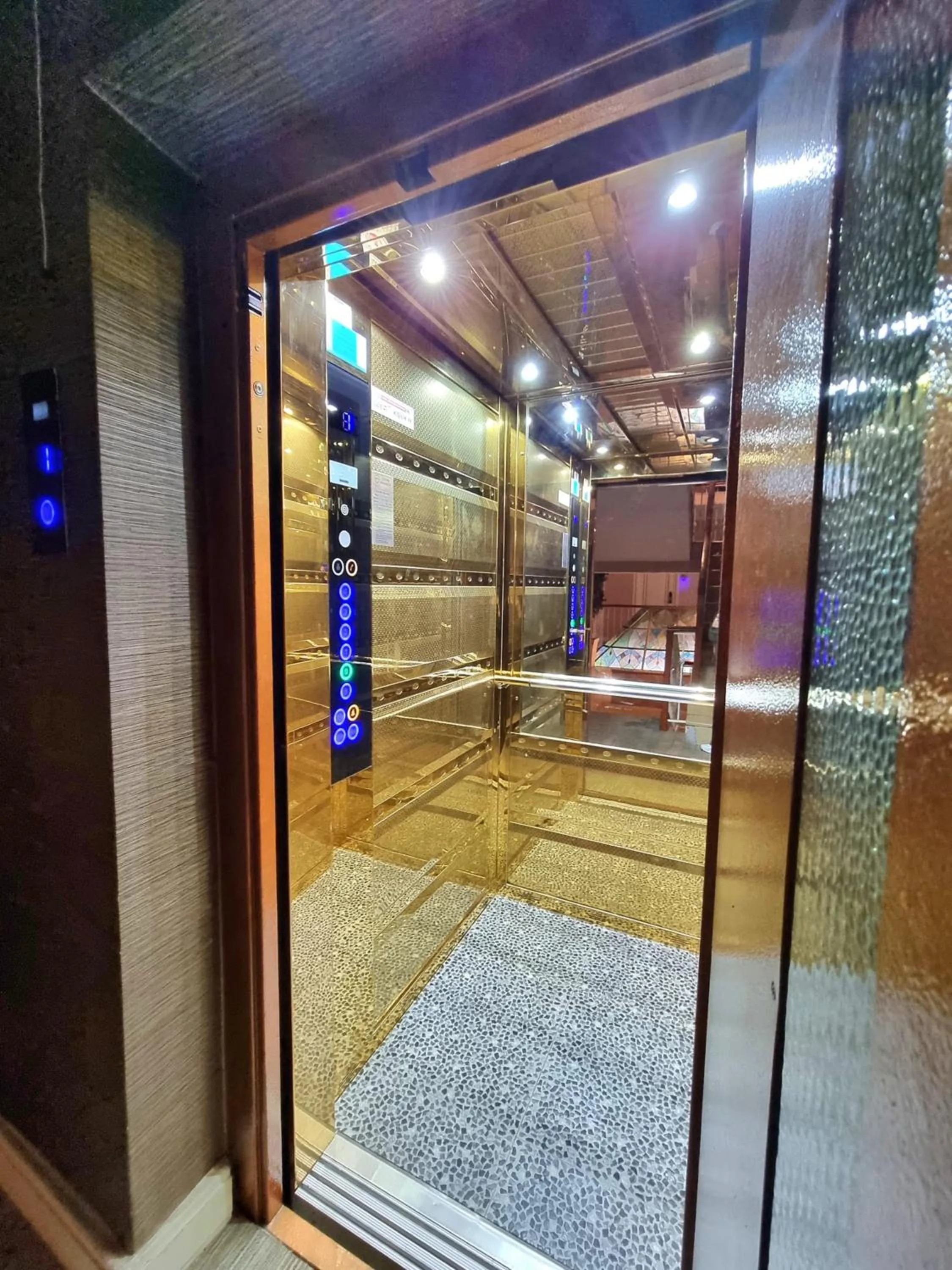 elevator in Europa Hotel Selale