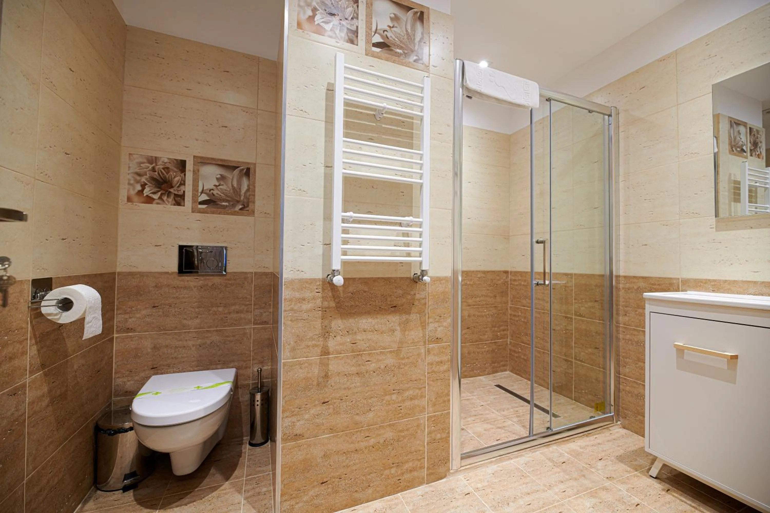 Shower in Hotel Liad City Center