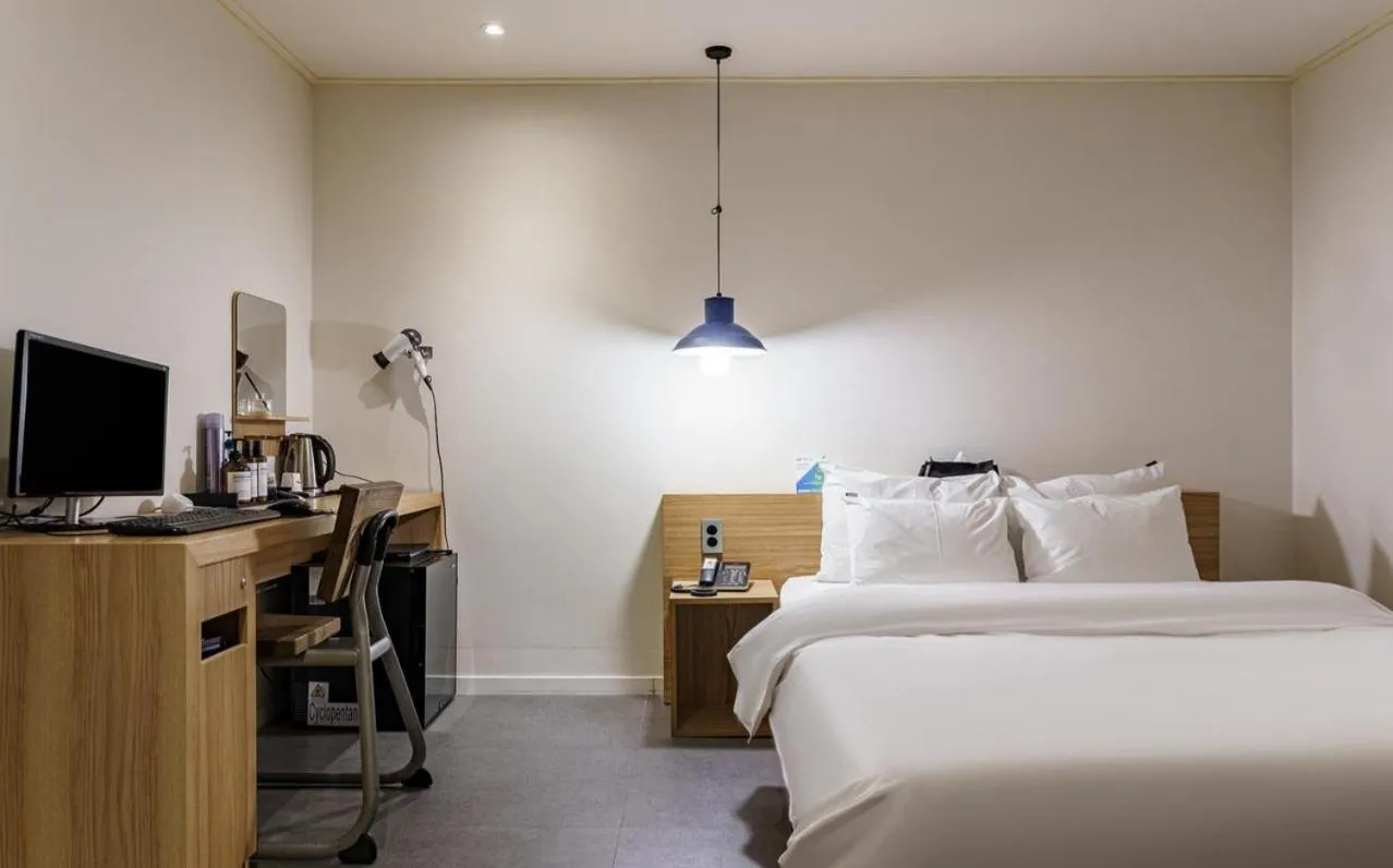 Bed in HOTEL YaJa WestGate