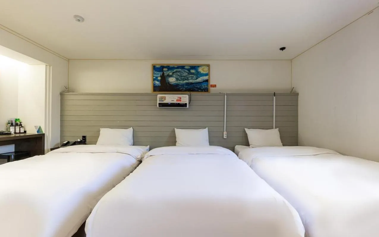 Bed in HOTEL YaJa WestGate