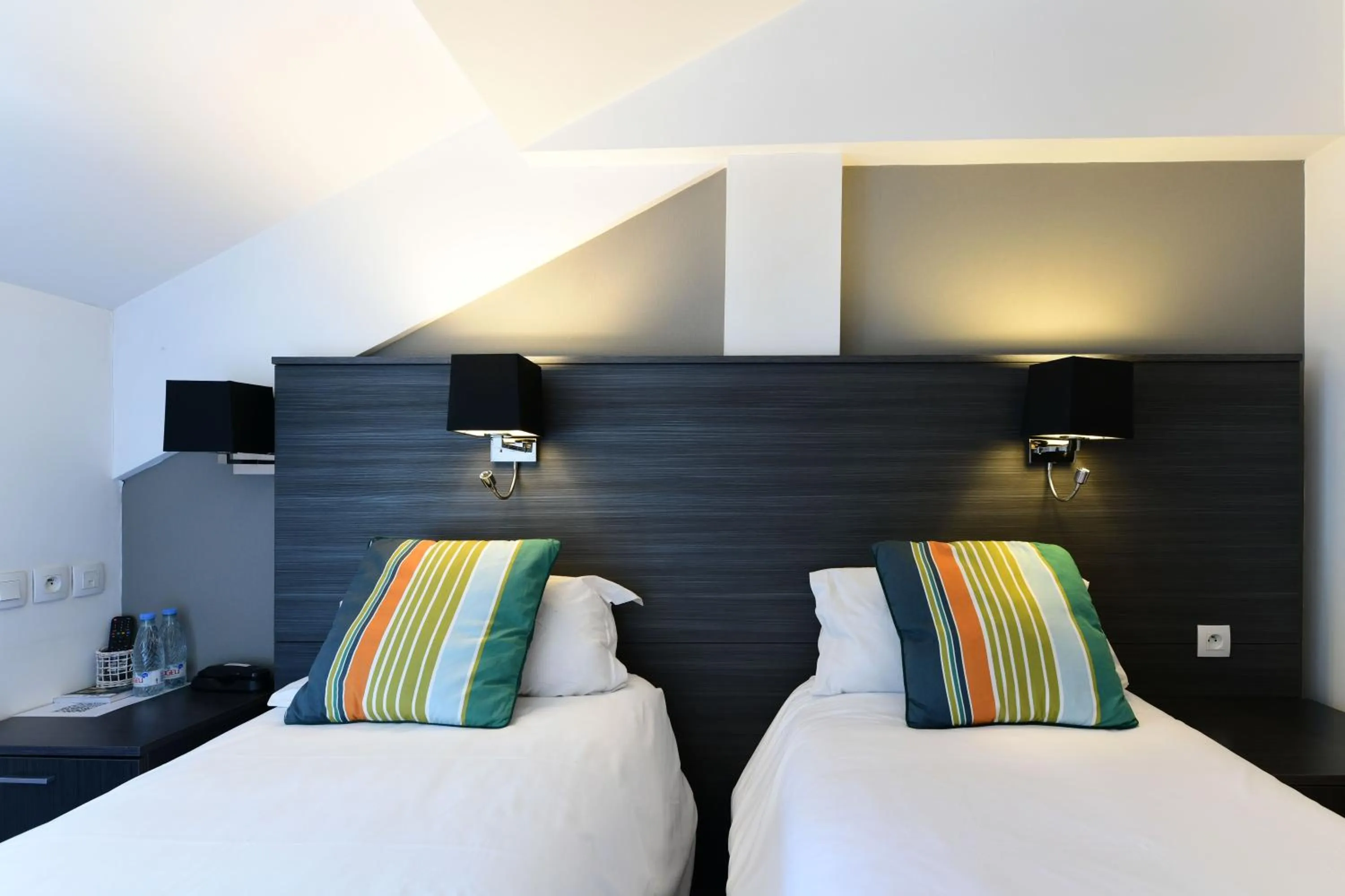 Bed in Logis Hôtel & Restaurant La Villa Bleue