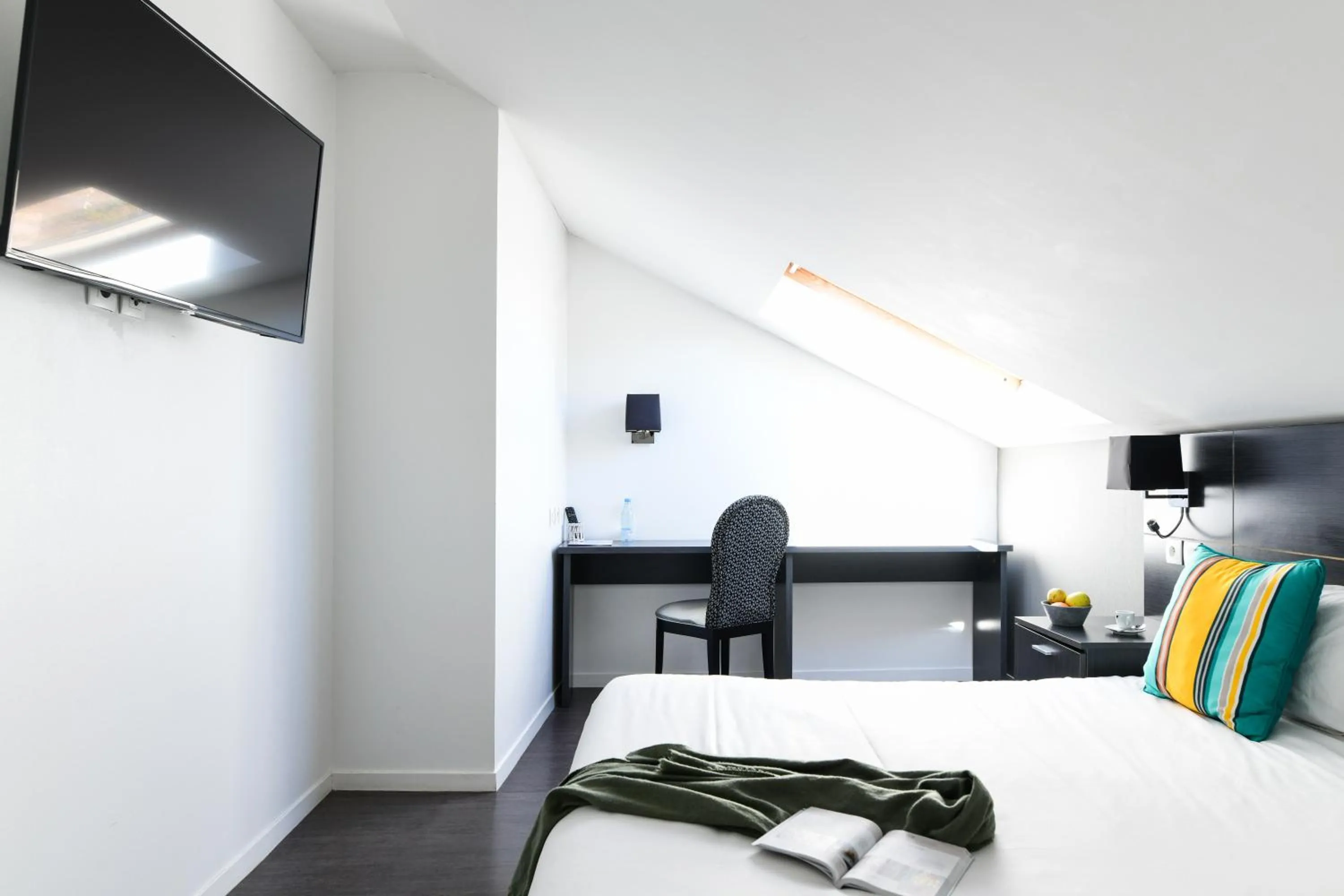 Bed in Logis Hôtel & Restaurant La Villa Bleue