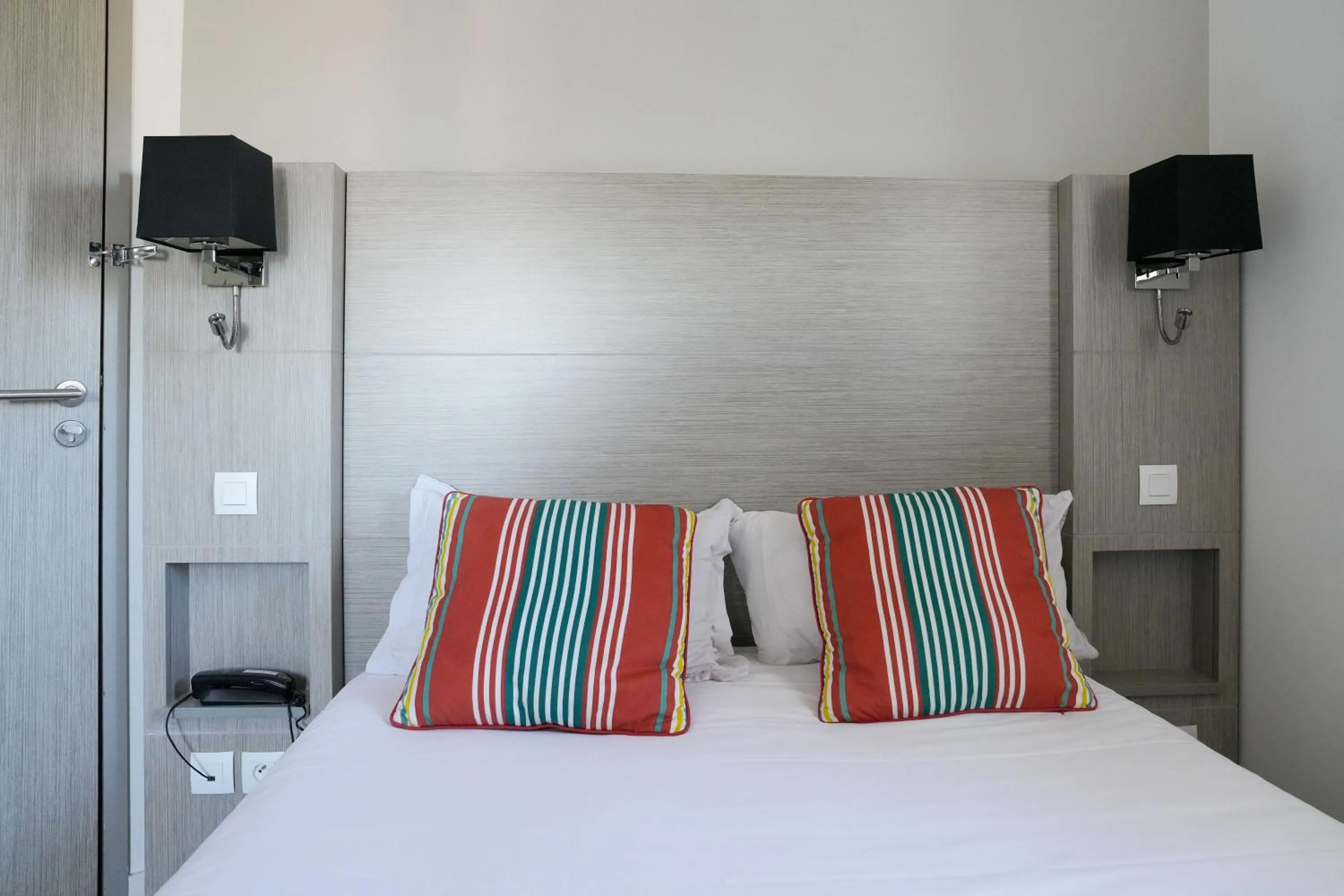 Bed in Logis Hôtel & Restaurant La Villa Bleue