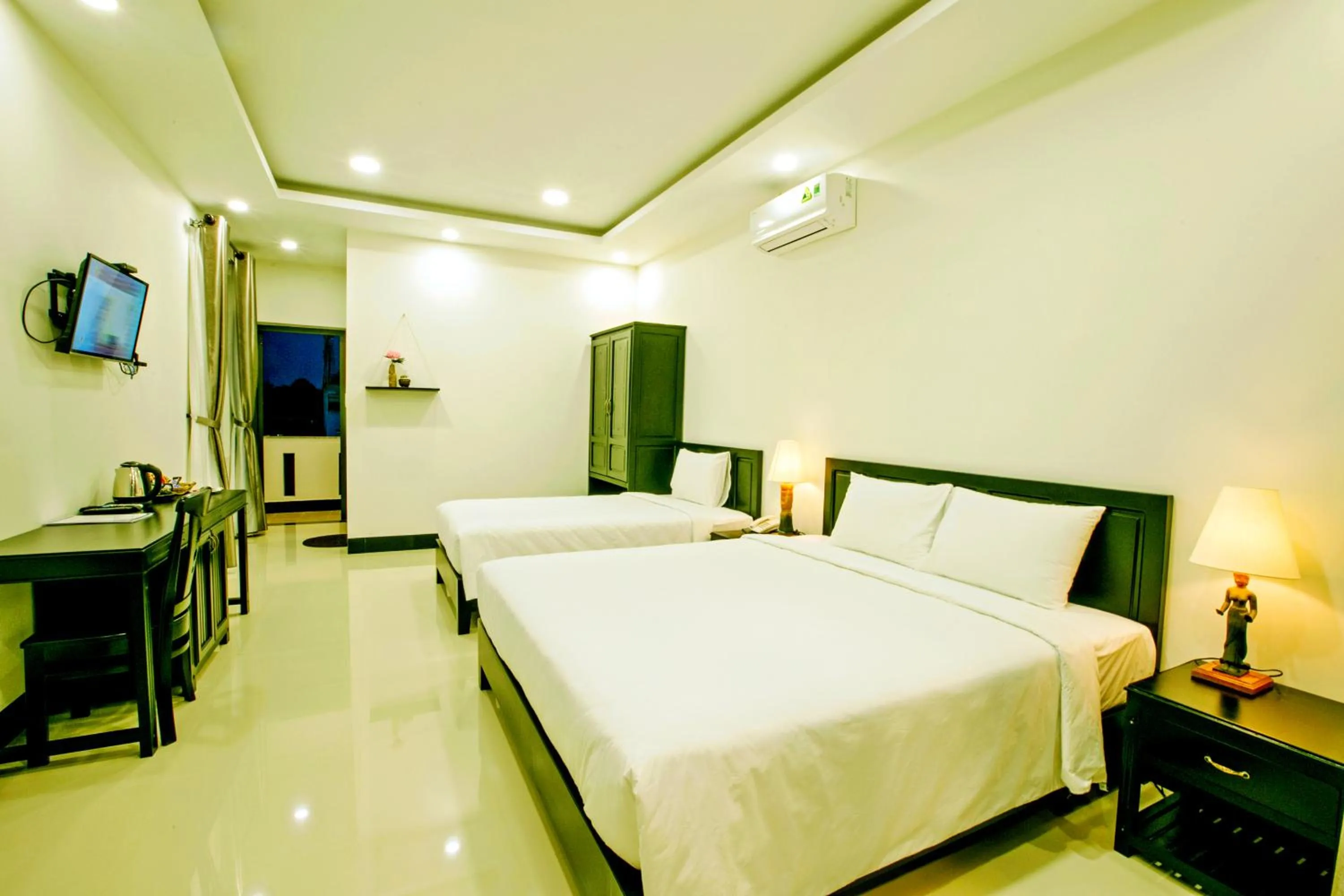 Summer, Bed in Zen Hoian Villa