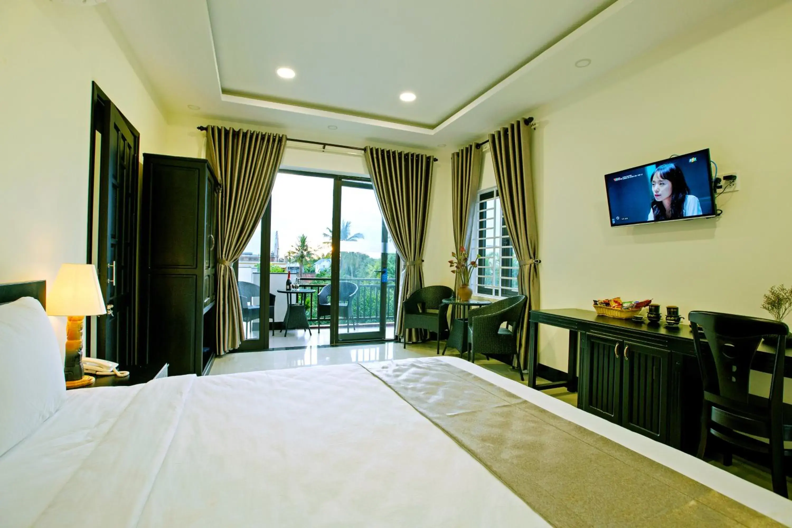 Deluxe Double Room (2 Adults + 1 Child) in Zen Hoian Villa Deluxe Double Room (2 Adults + 1 Child) in Zen Hoian Villa