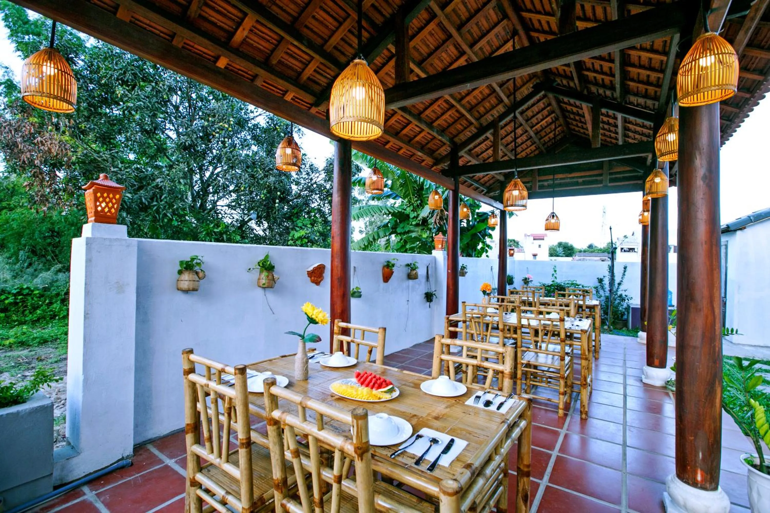 Restaurant/places to eat in Zen Hoian Villa