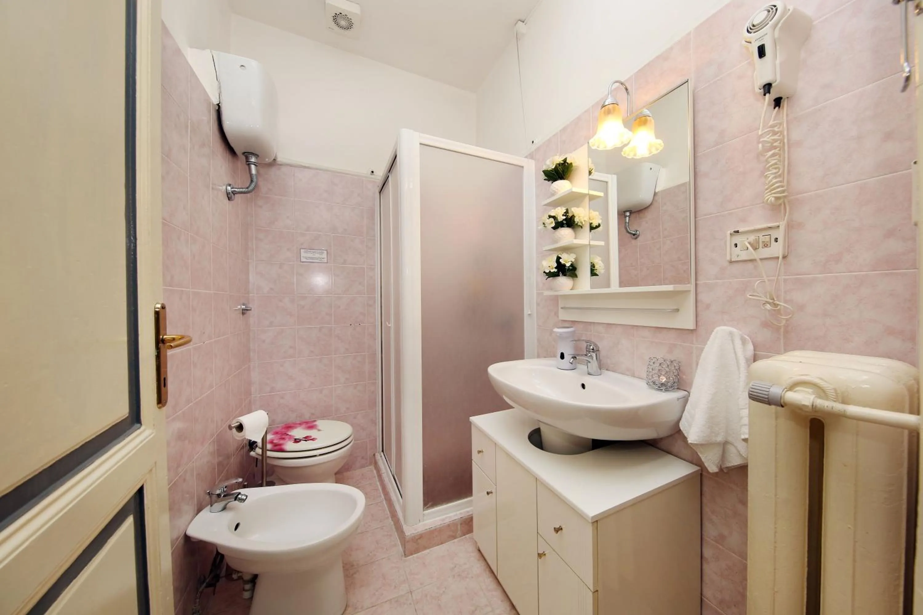 Bathroom in Tibullo Guesthouse