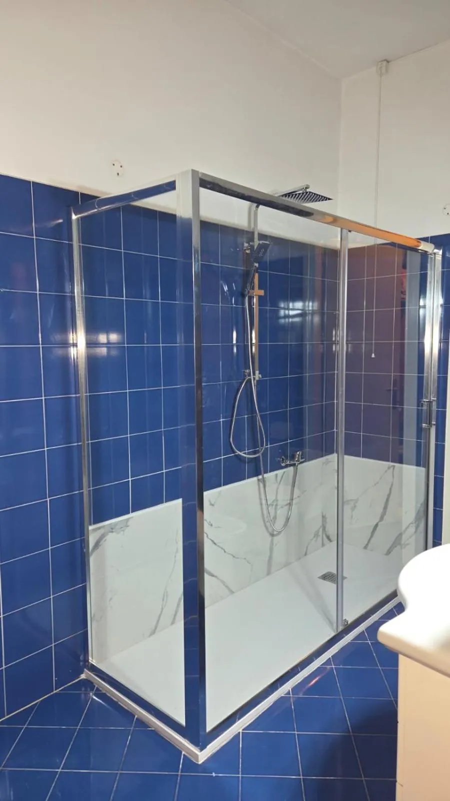 Shower in Tibullo Guesthouse