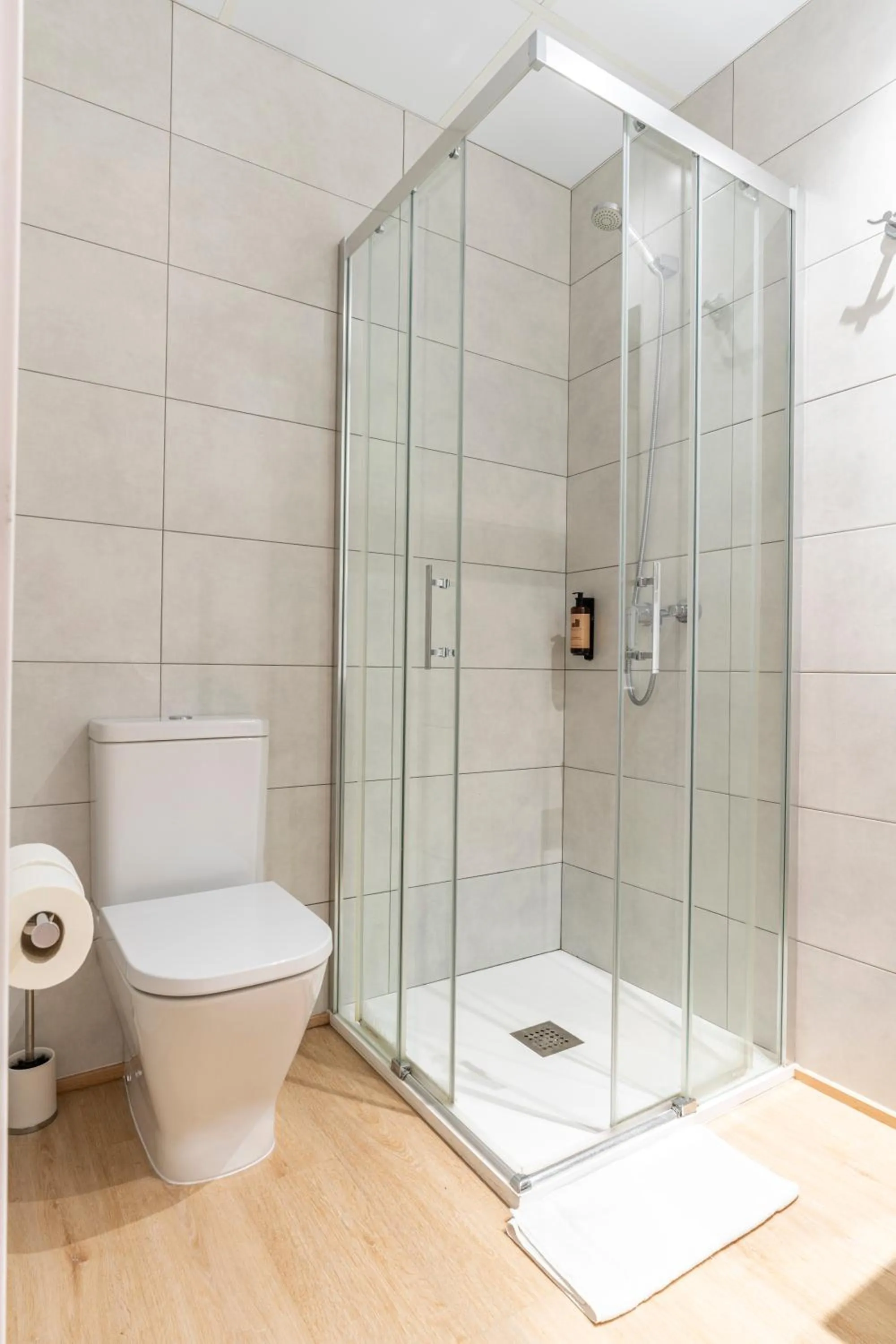 Shower in Hostal Sans