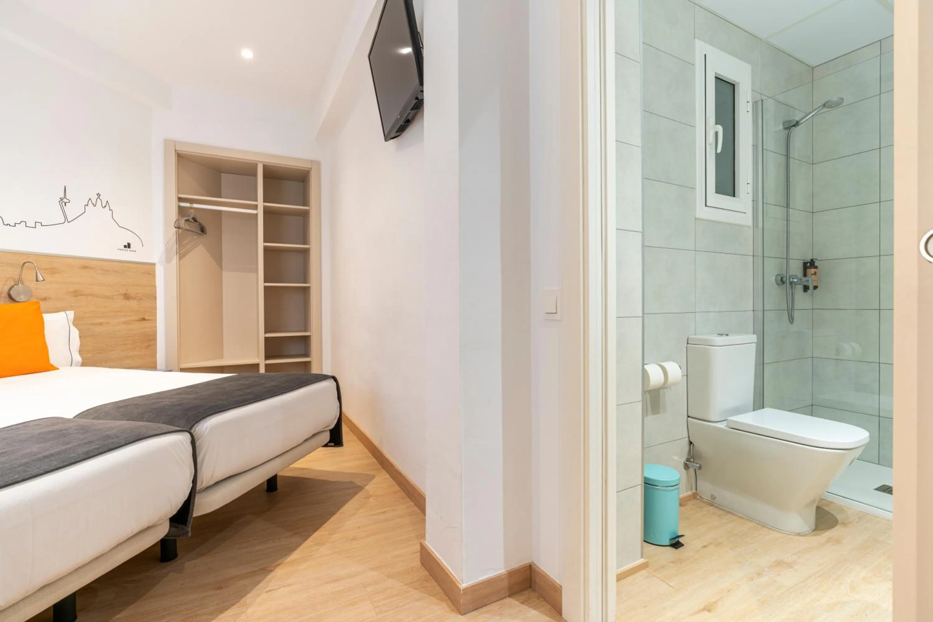 Photo of the whole room, Bed in Hostal Sans