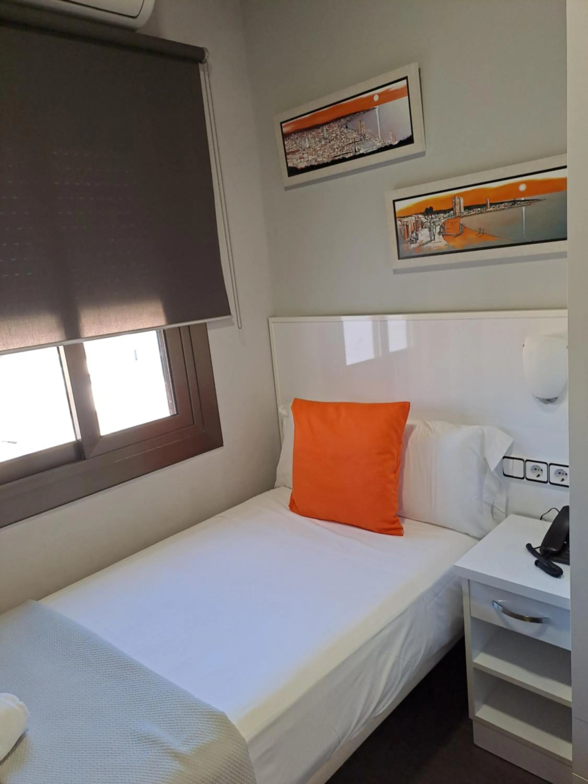 Photo of the whole room, Bed in Hostal Sans