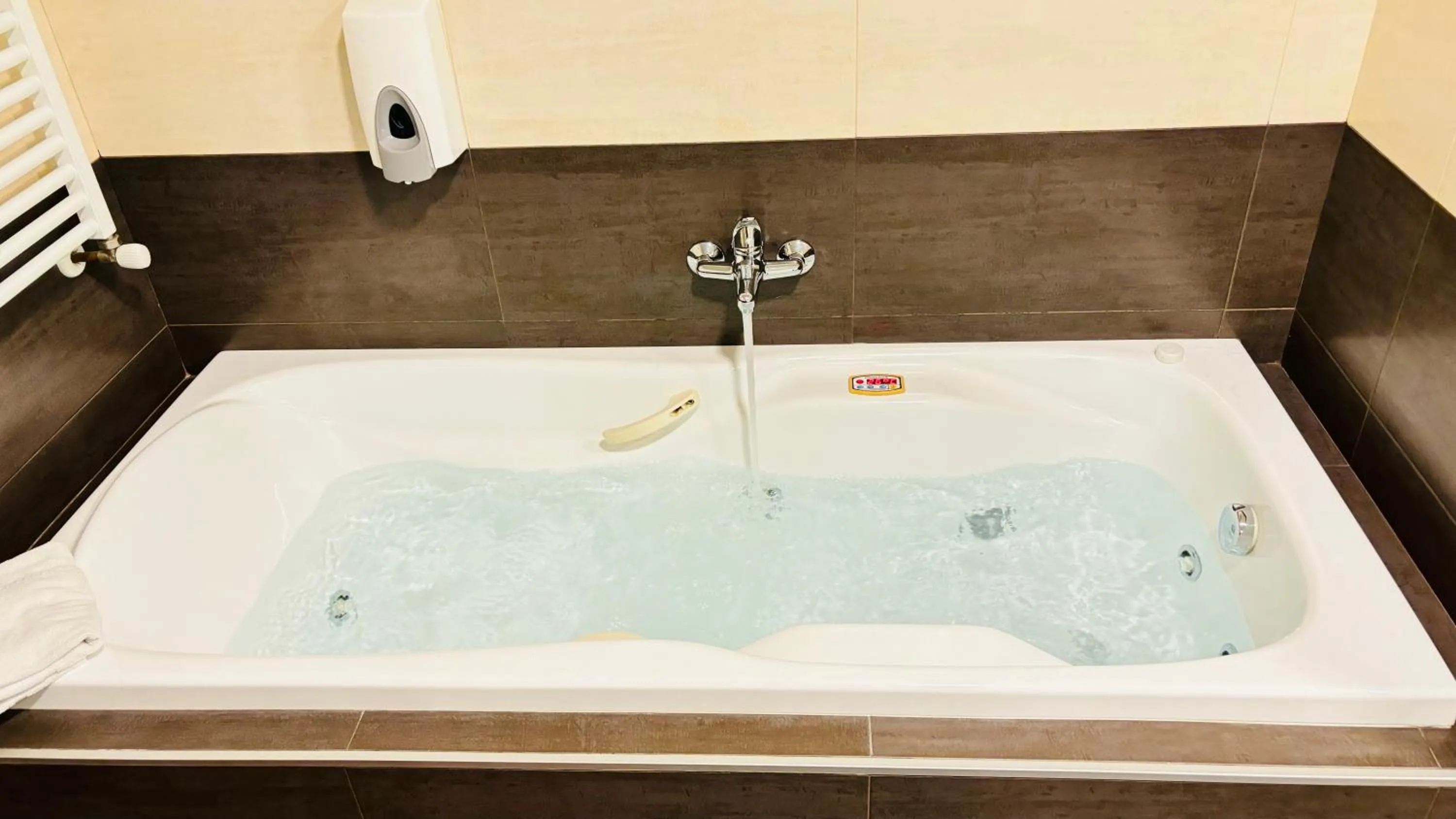 Hot Tub in Hostal Sans