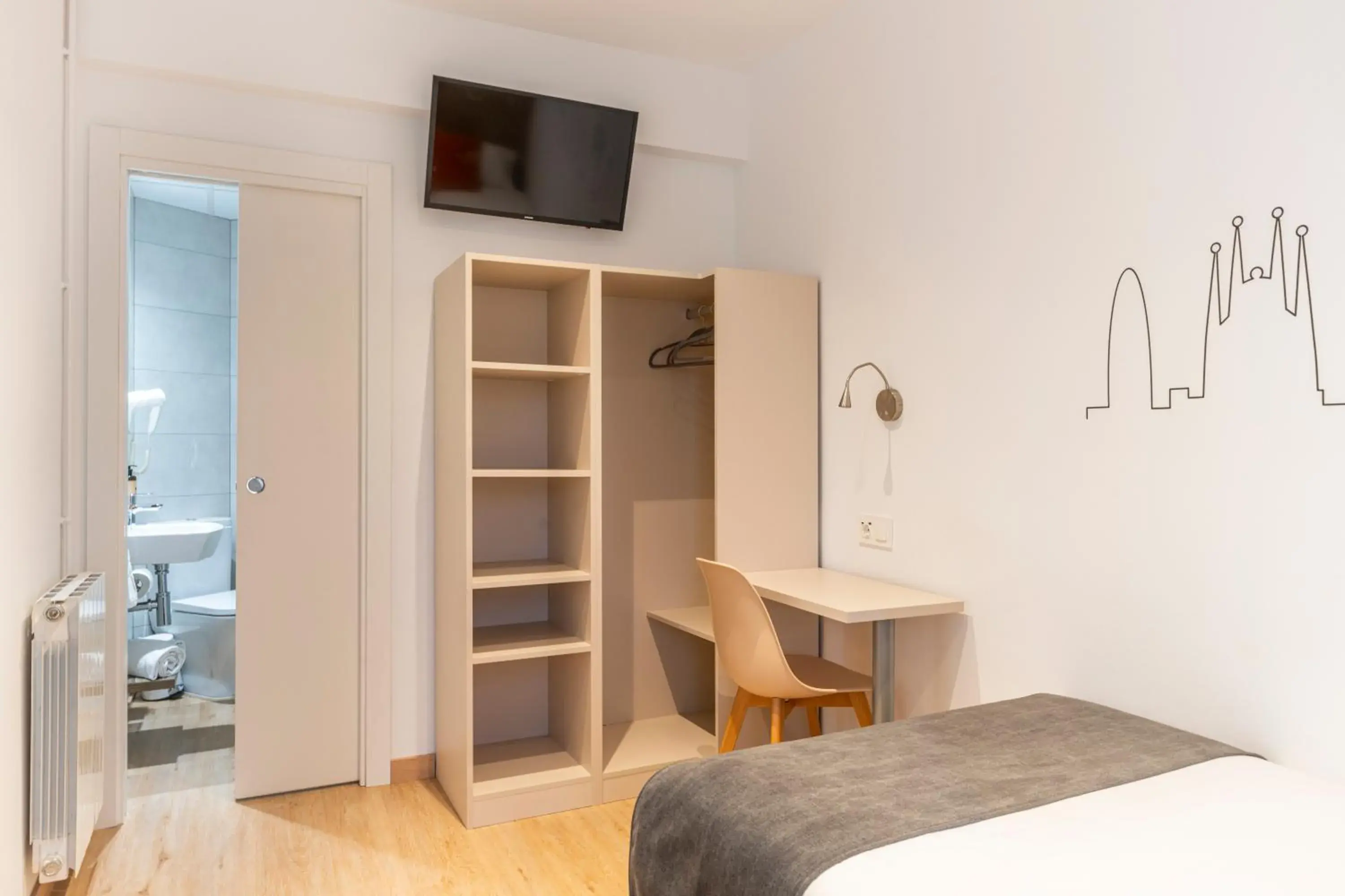 TV and multimedia, Bed in Hostal Sans TV and multimedia, Bed in Hostal Sans