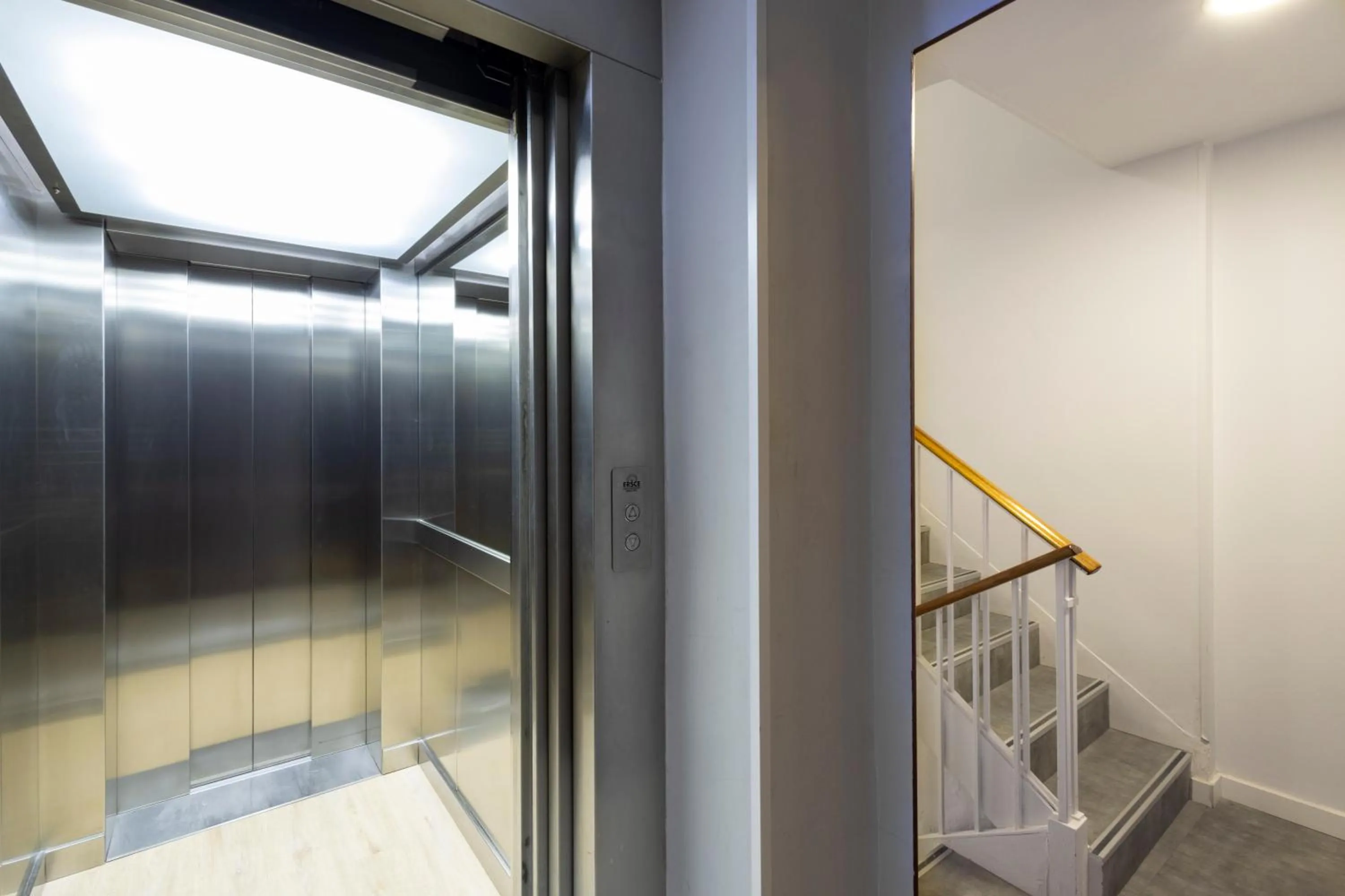 elevator in Hostal Sans