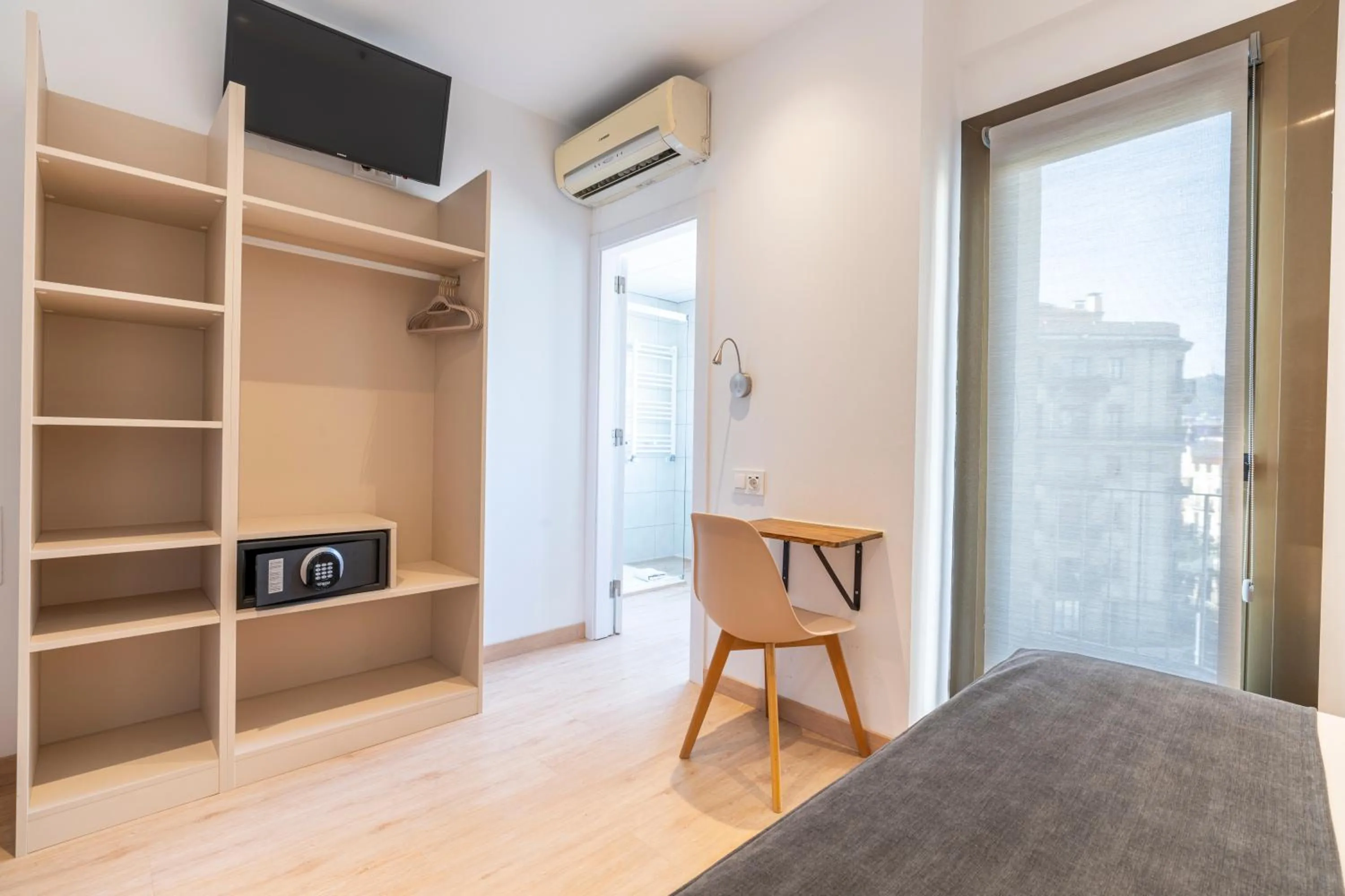 City view, Bed in Hostal Sans