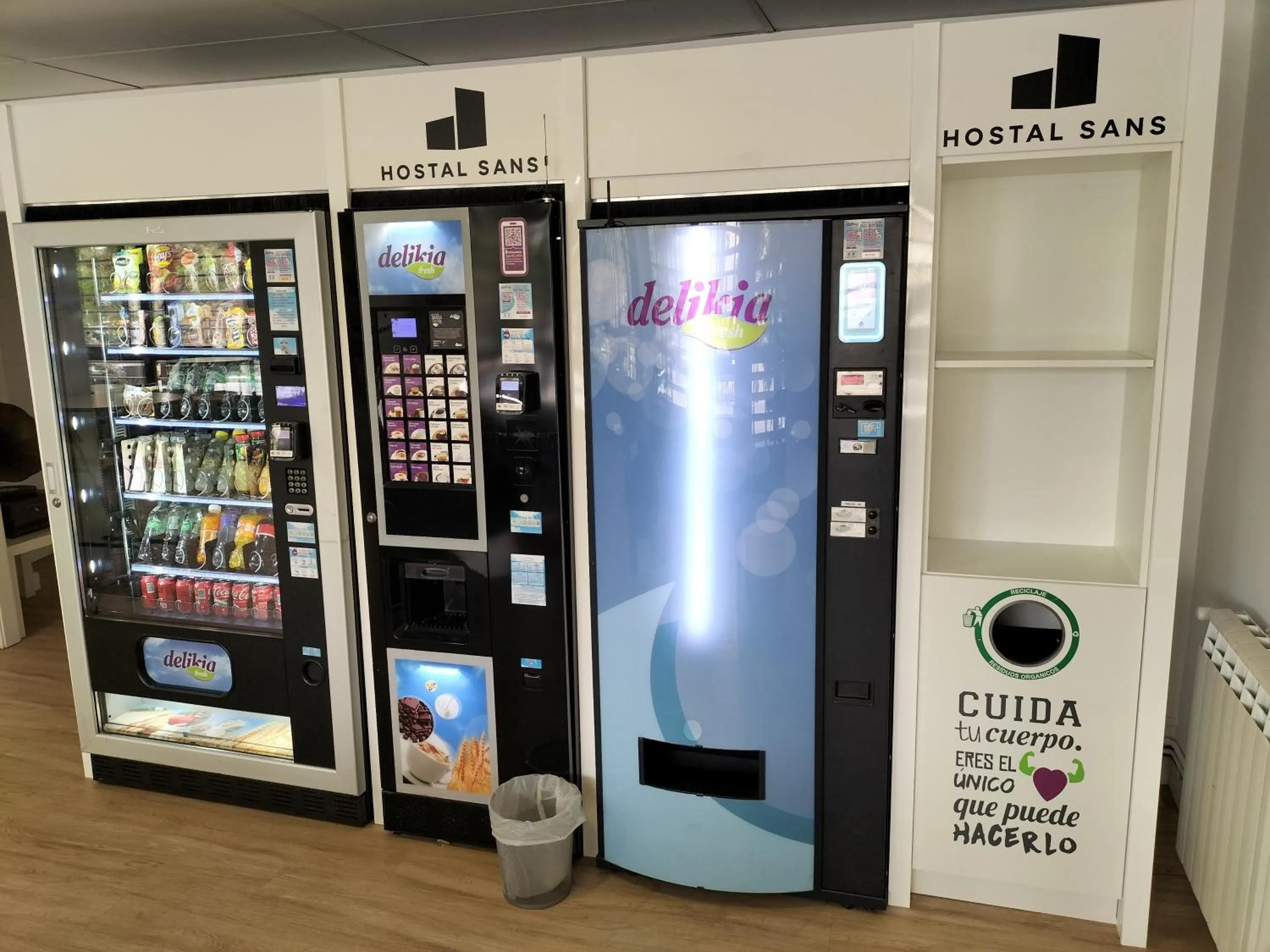 Communal lounge/ TV room in Hostal Sans