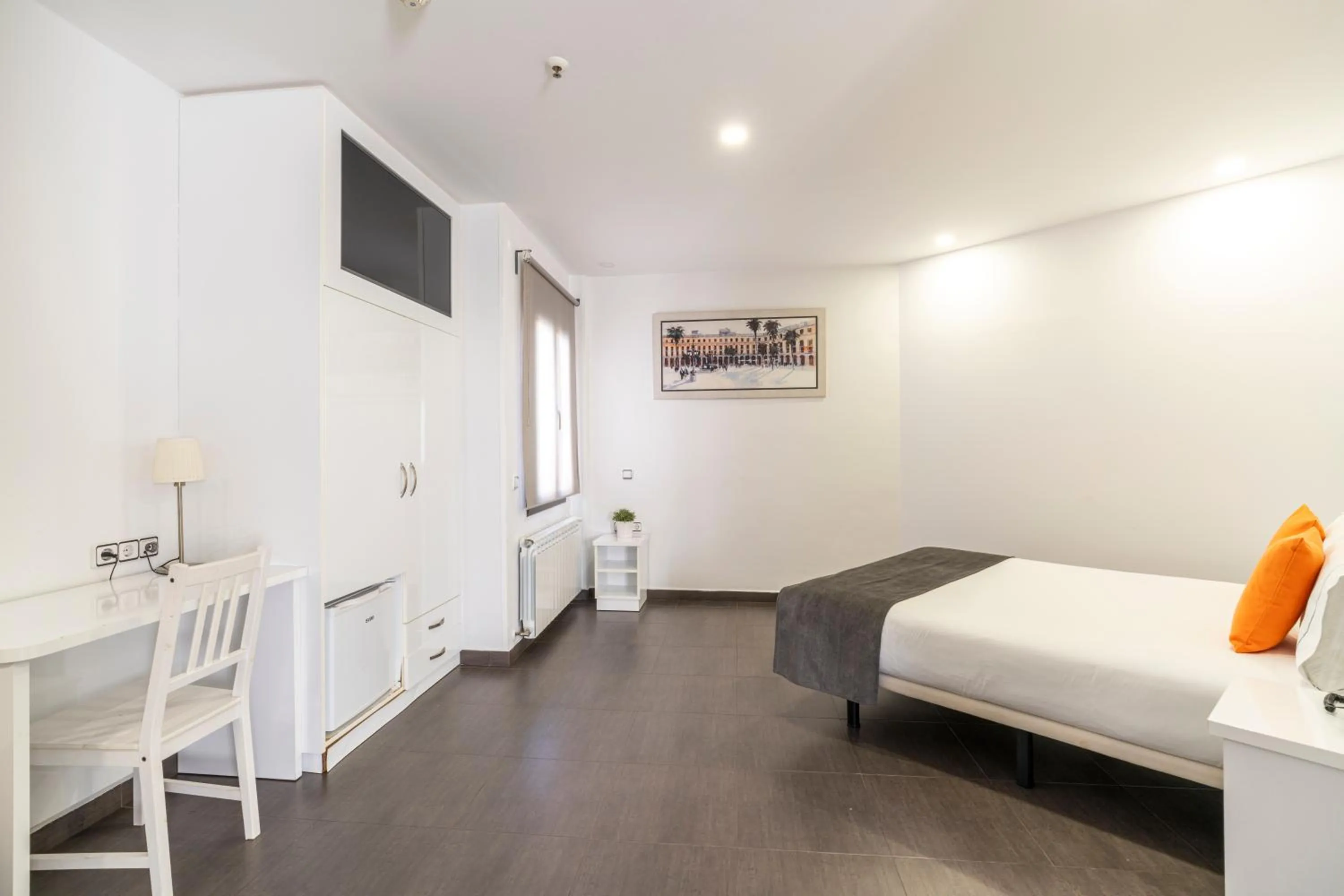 Photo of the whole room, Bed in Hostal Sans