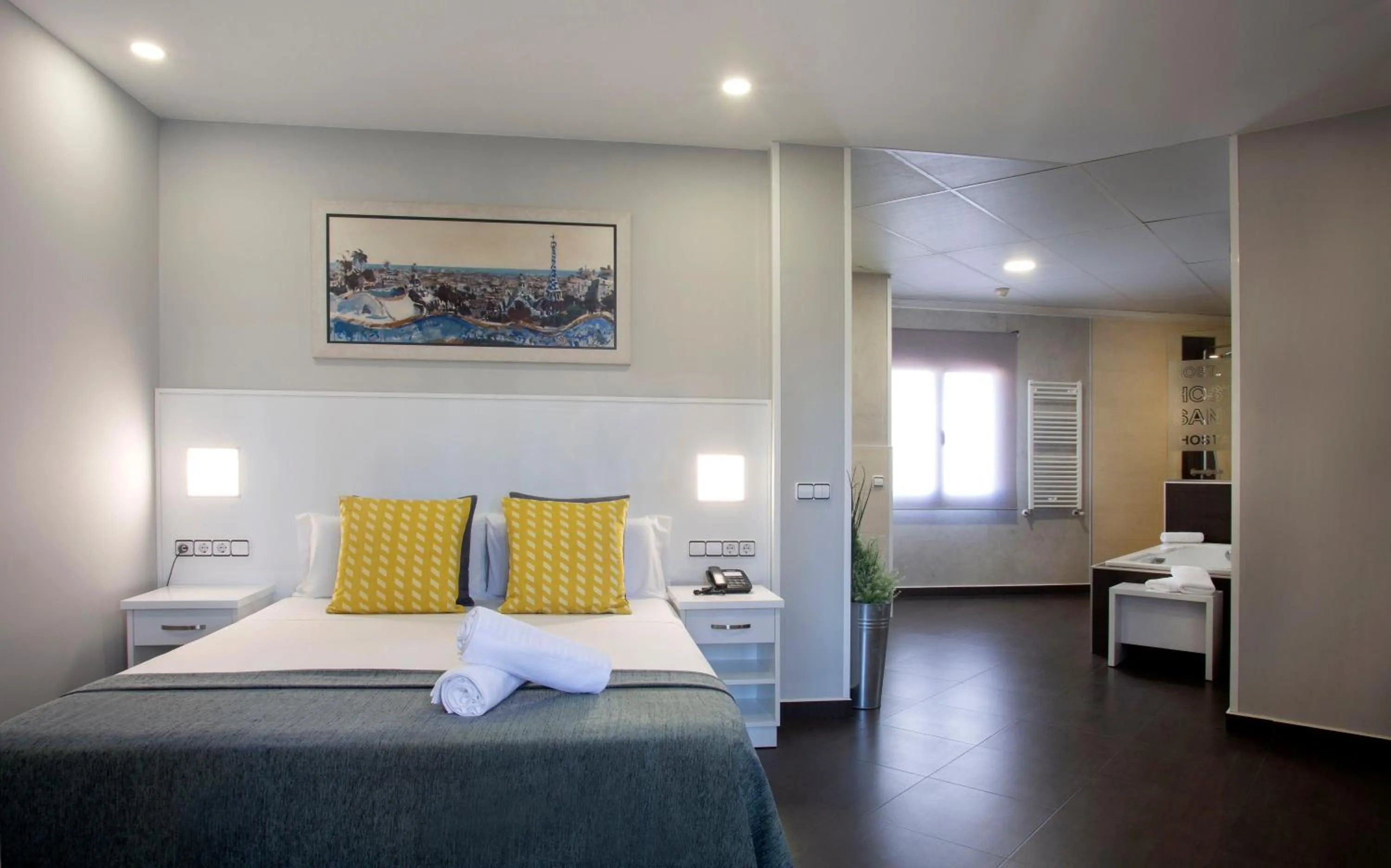 Photo of the whole room, Bed in Hostal Sans