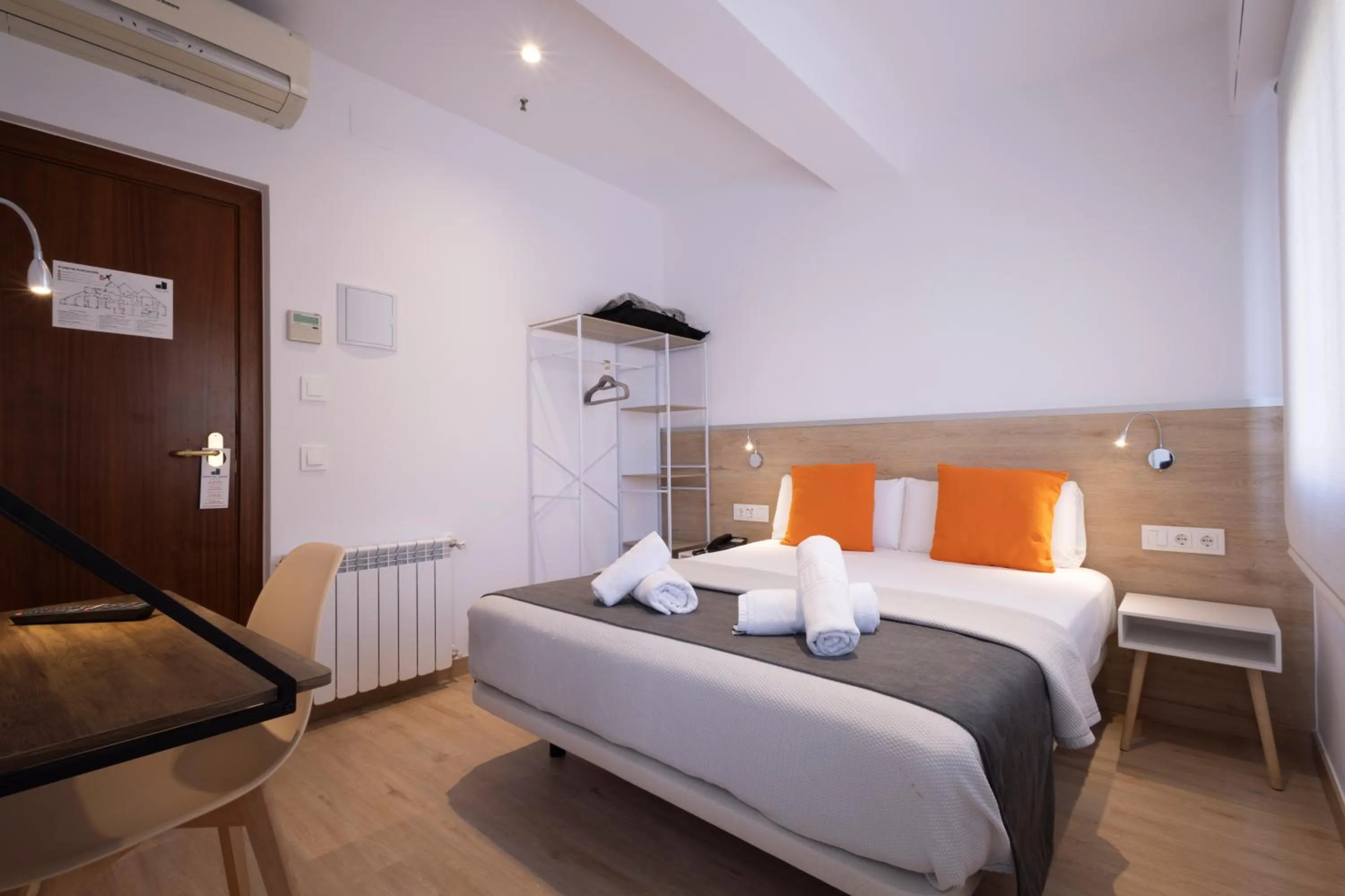 Photo of the whole room, Bed in Hostal Sans