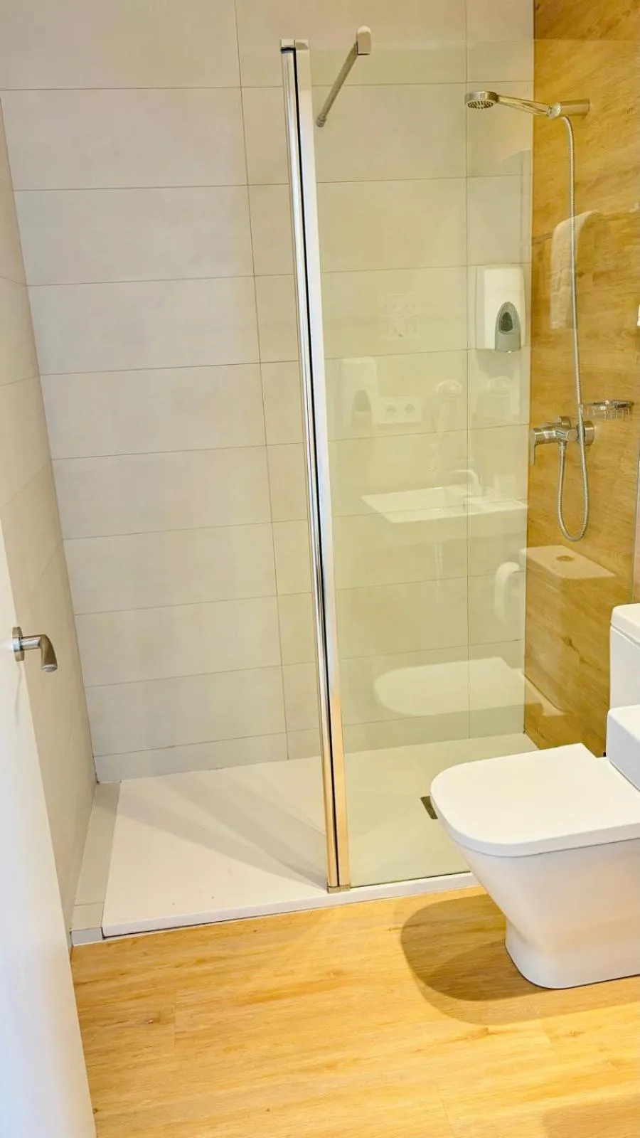 Shower in Hostal Sans