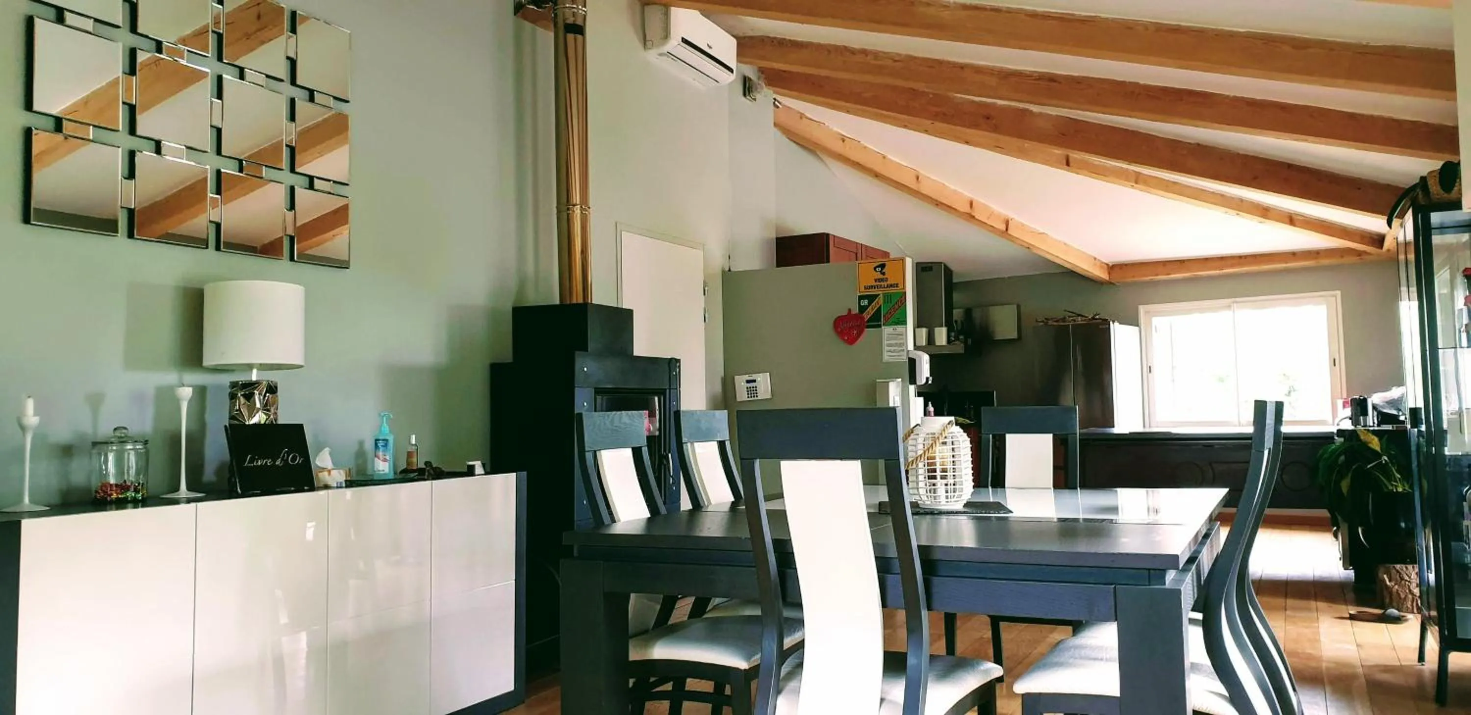 Dining area in Villa Alyzea