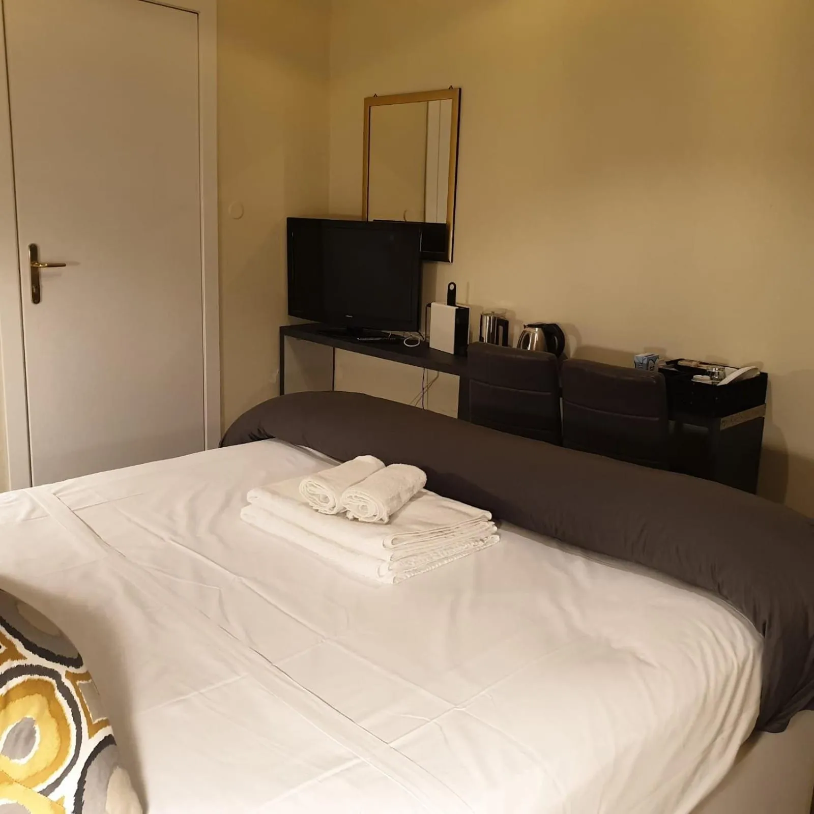 Bedroom, Bed in Rigoletto Rental Rooms