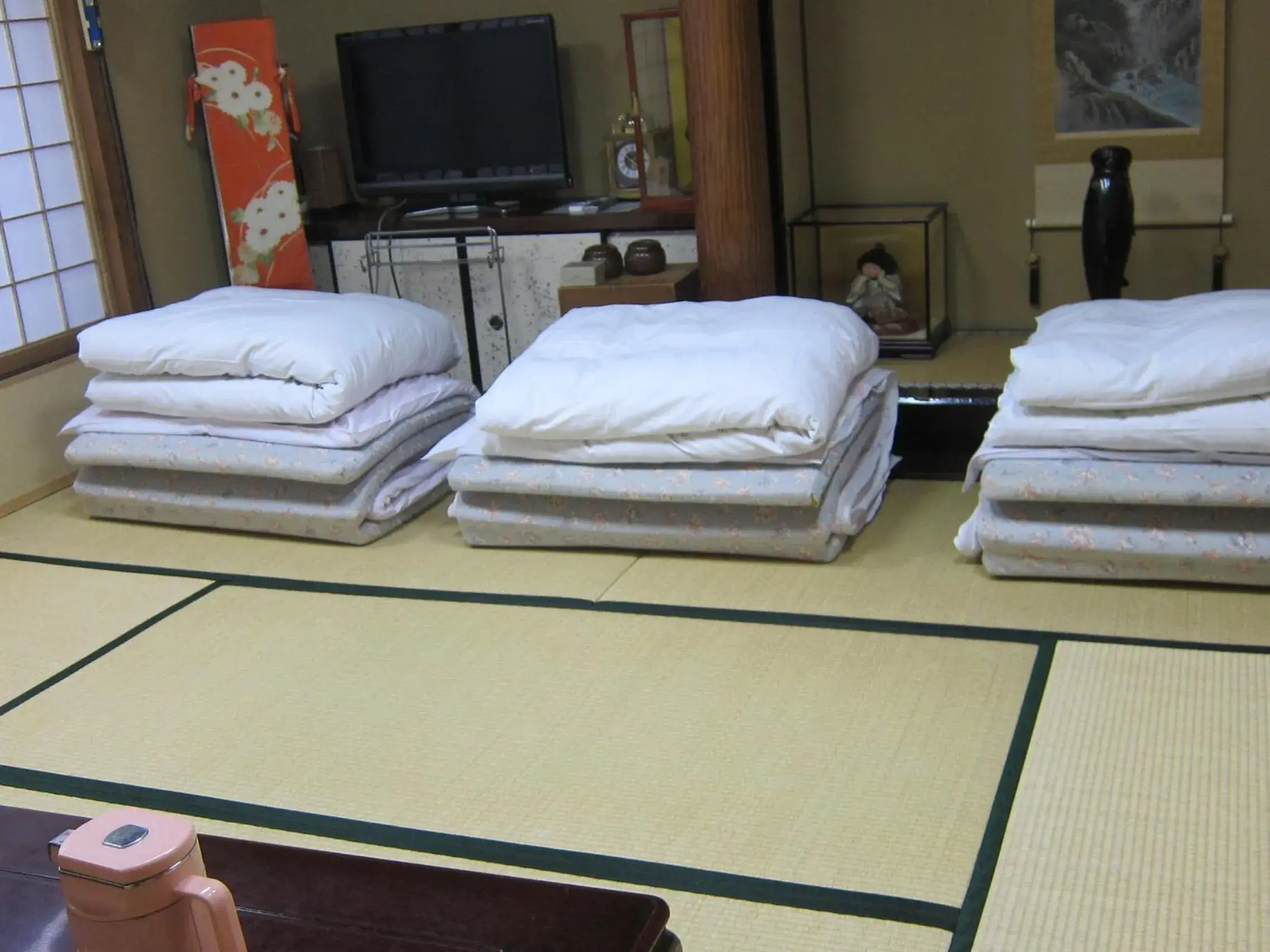 Decorative detail, Bed in Fujiya Ryokan