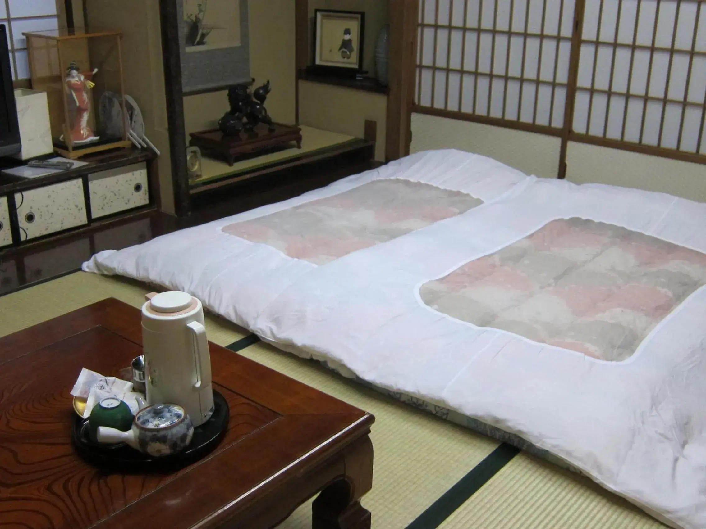 Decorative detail, Bed in Fujiya Ryokan