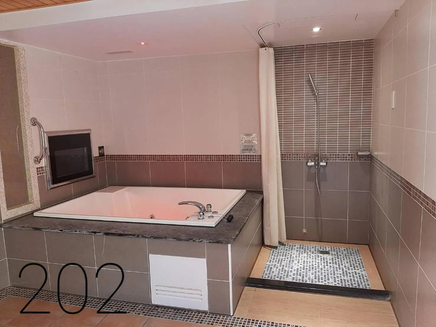 Chateau Motel & Spa (Daliao)