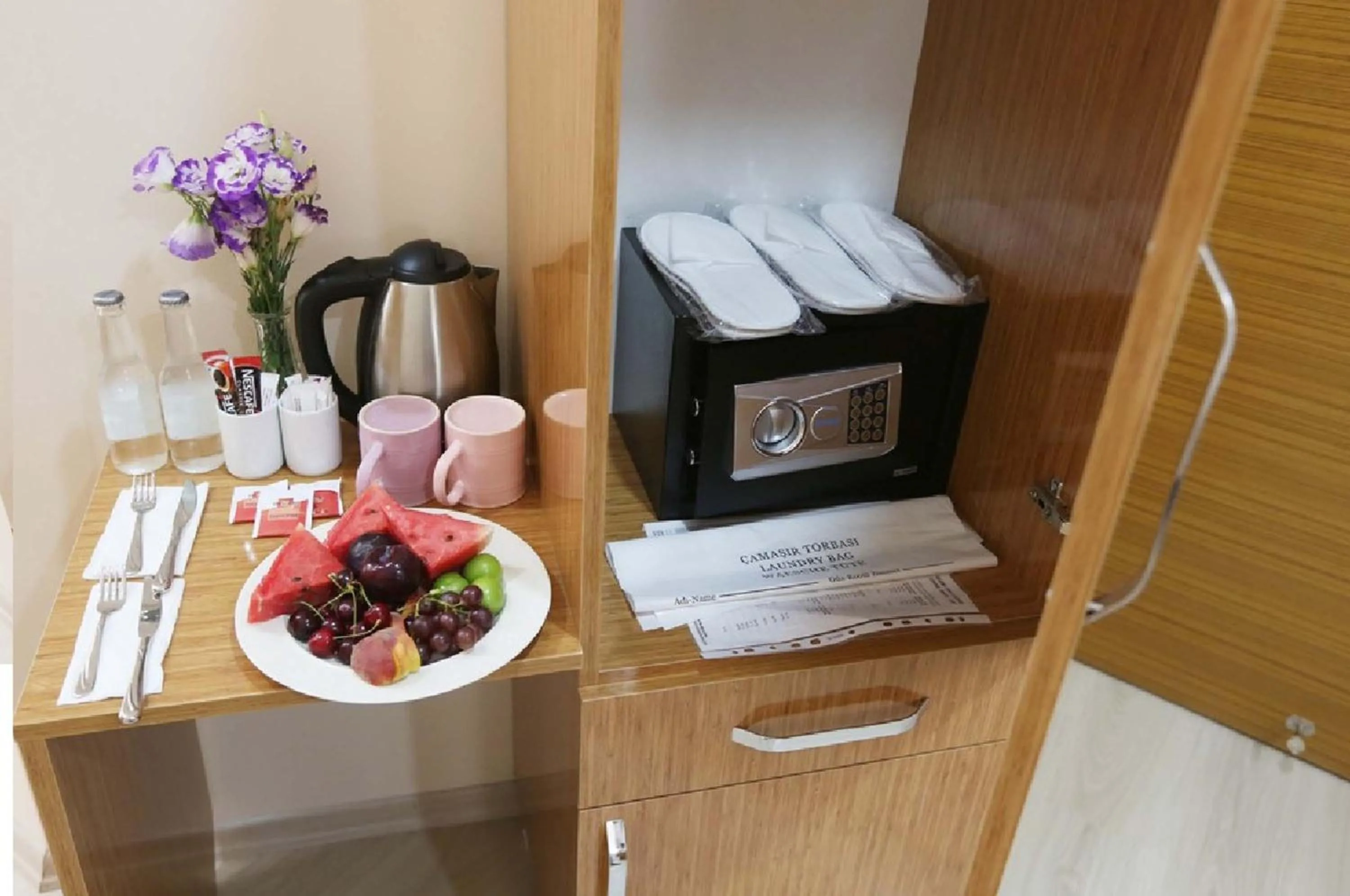 Coffee/tea facilities in Maxwell Hotel
