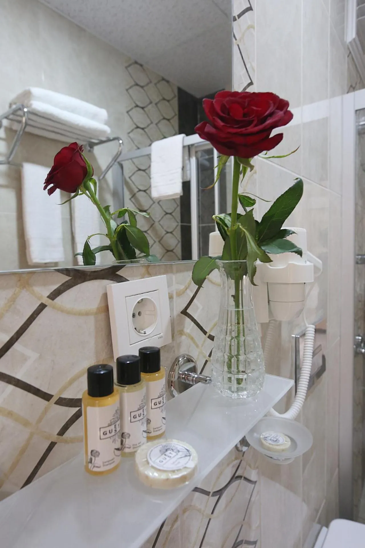 Bathroom in Maxwell Hotel