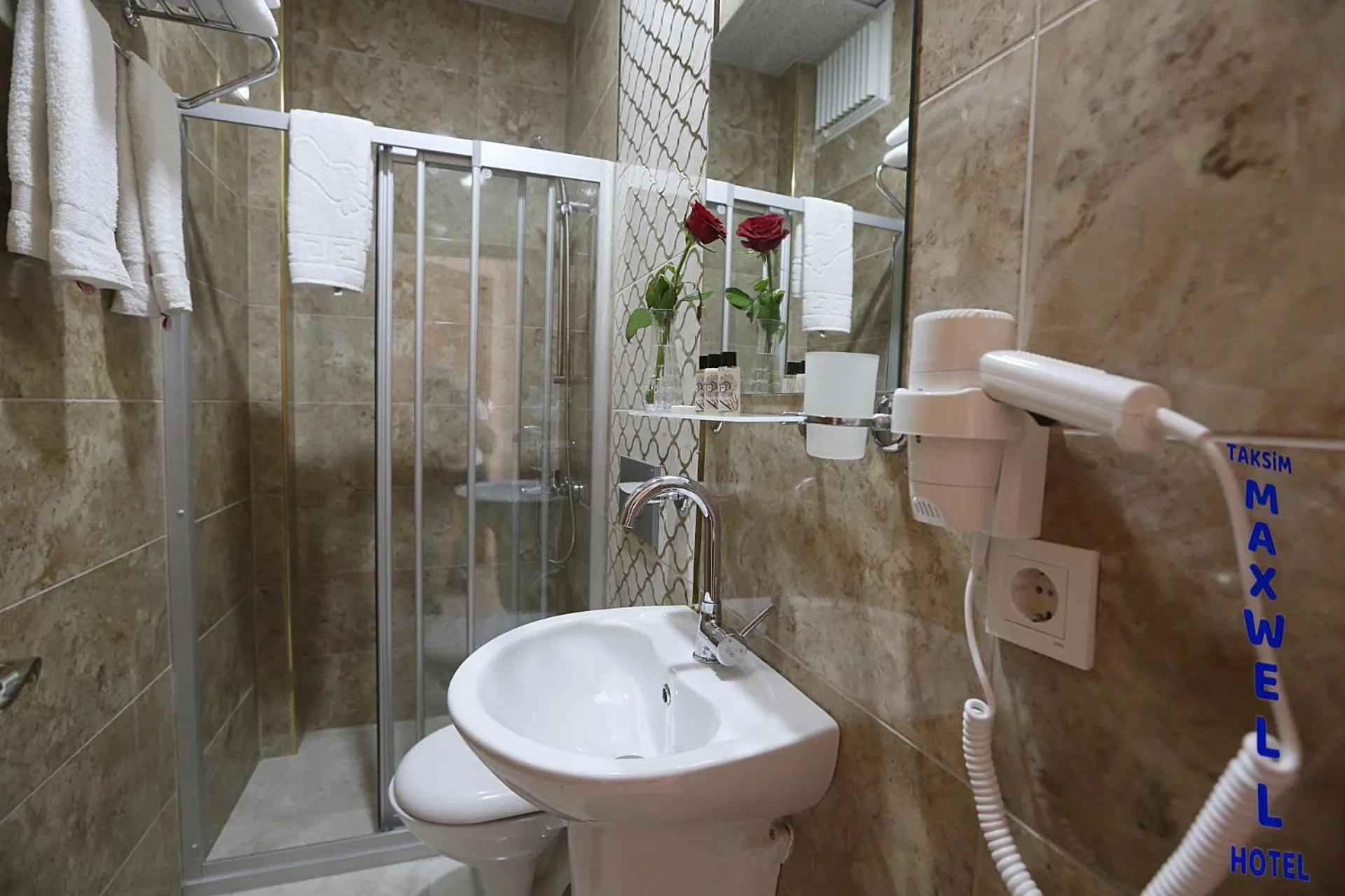 Shower in Maxwell Hotel