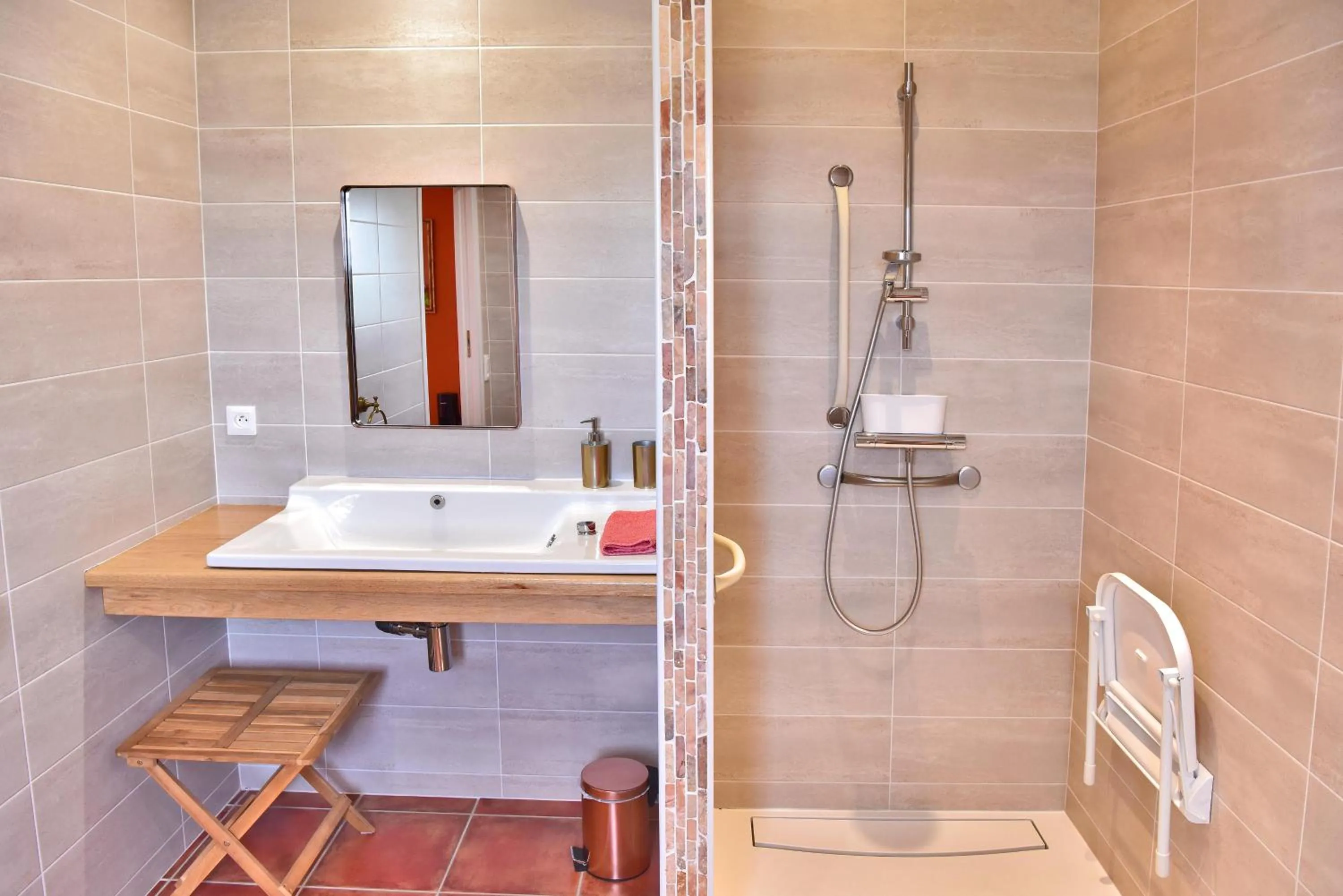 Shower in domaine d' Arcalis