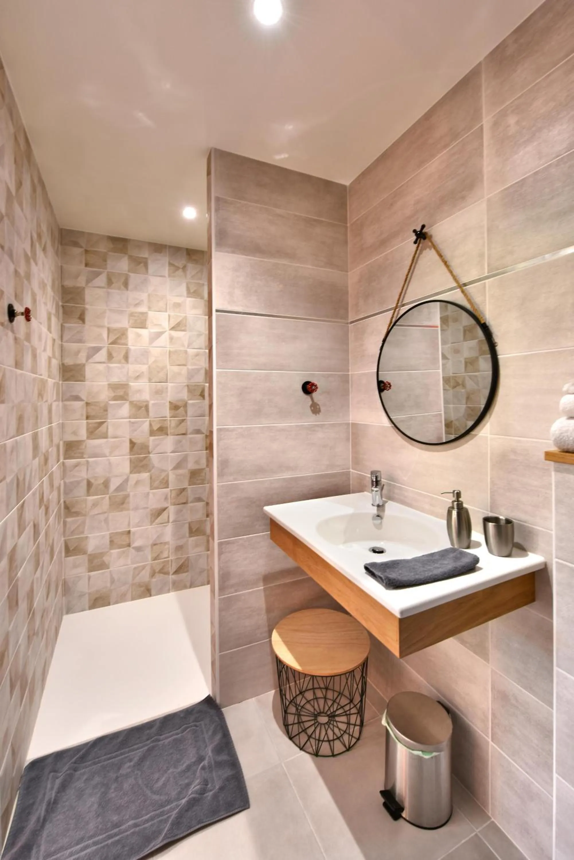 Shower in domaine d' Arcalis