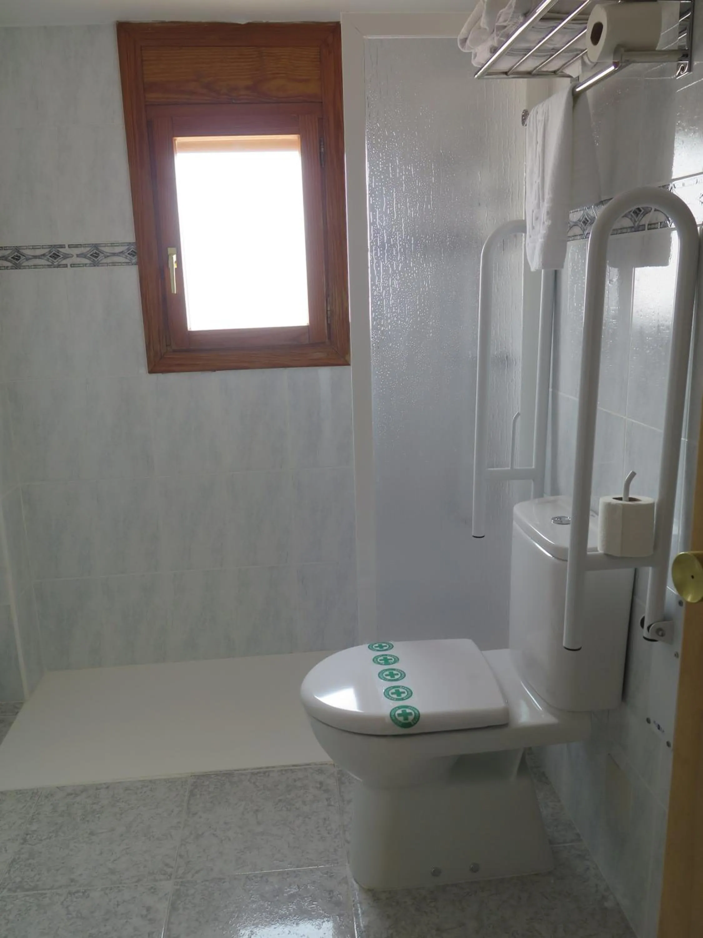 Shower in Hostal Gúdar