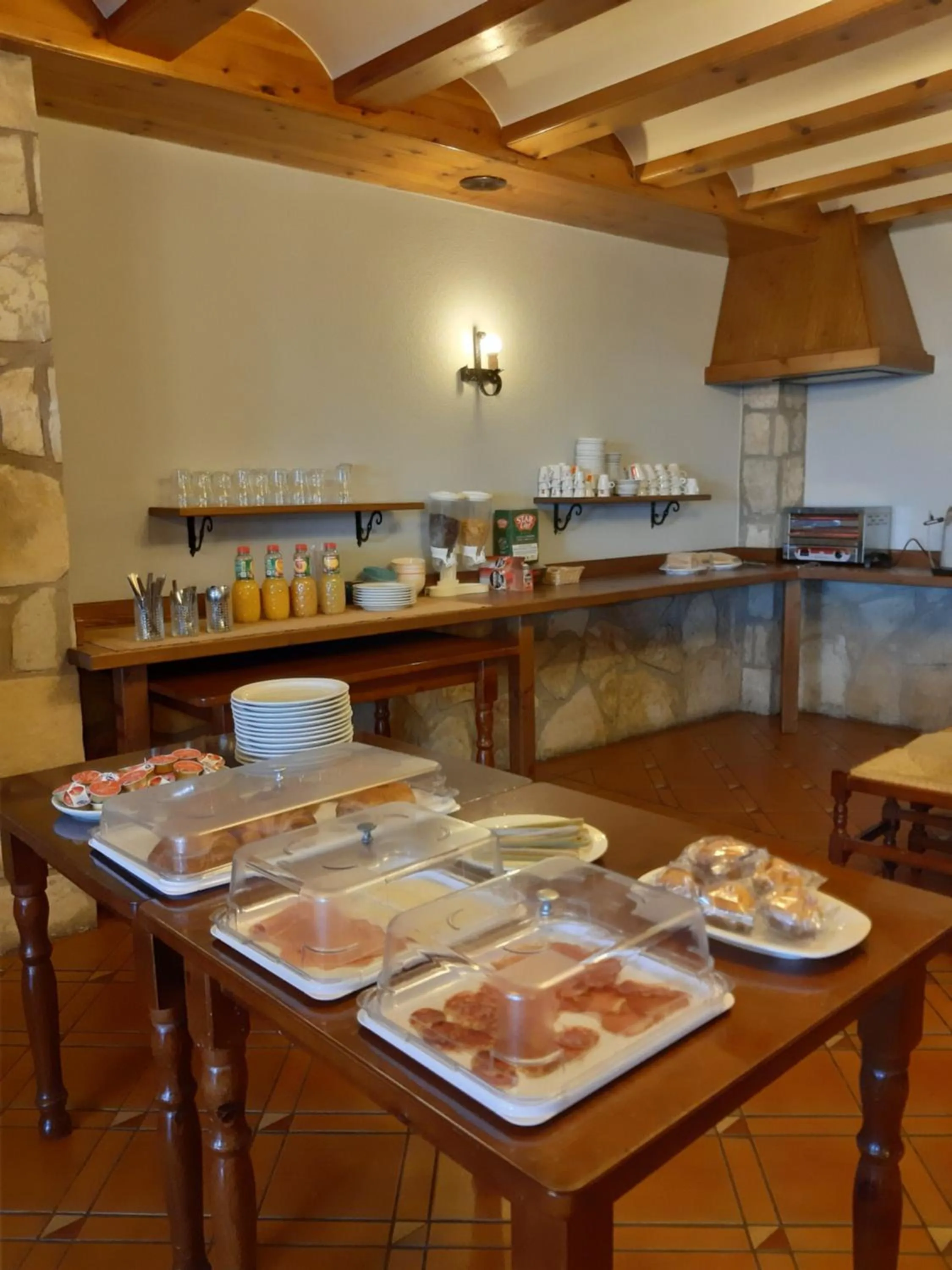 Restaurant/places to eat in Hostal Gúdar