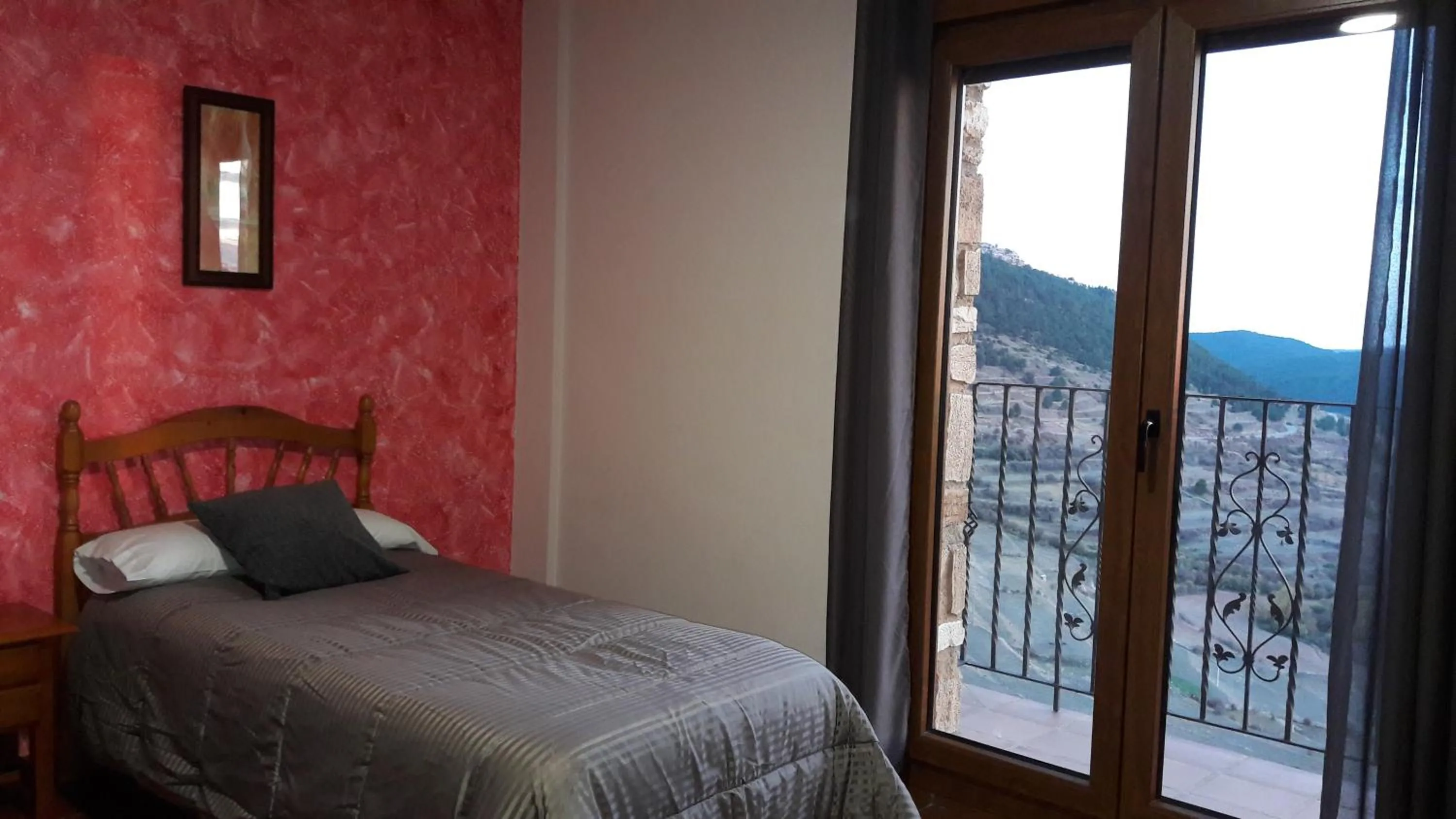 Balcony/Terrace, Bed in Hostal Gúdar