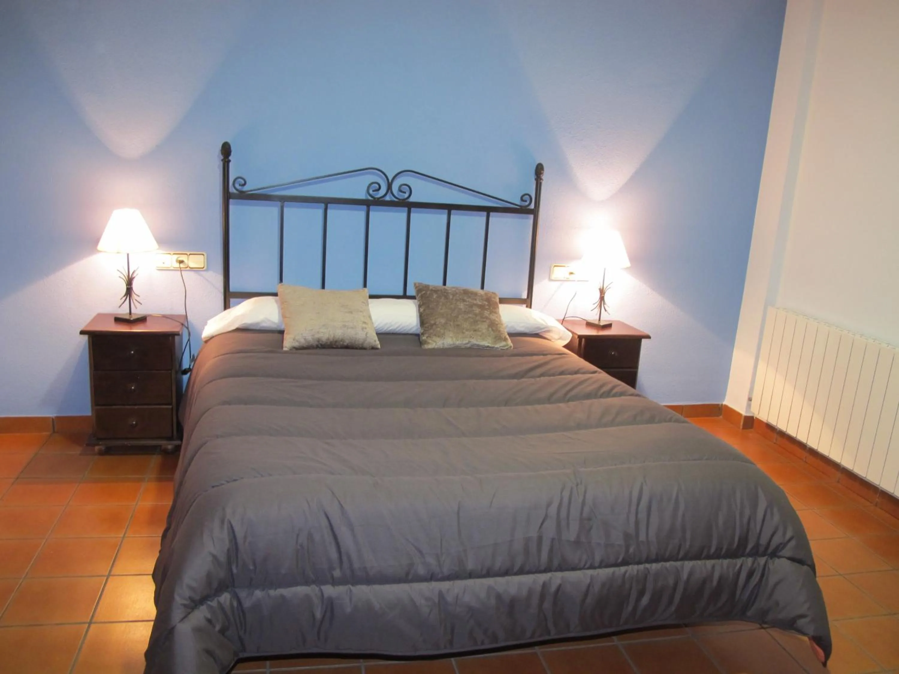 Balcony/Terrace, Bed in Hostal Gúdar