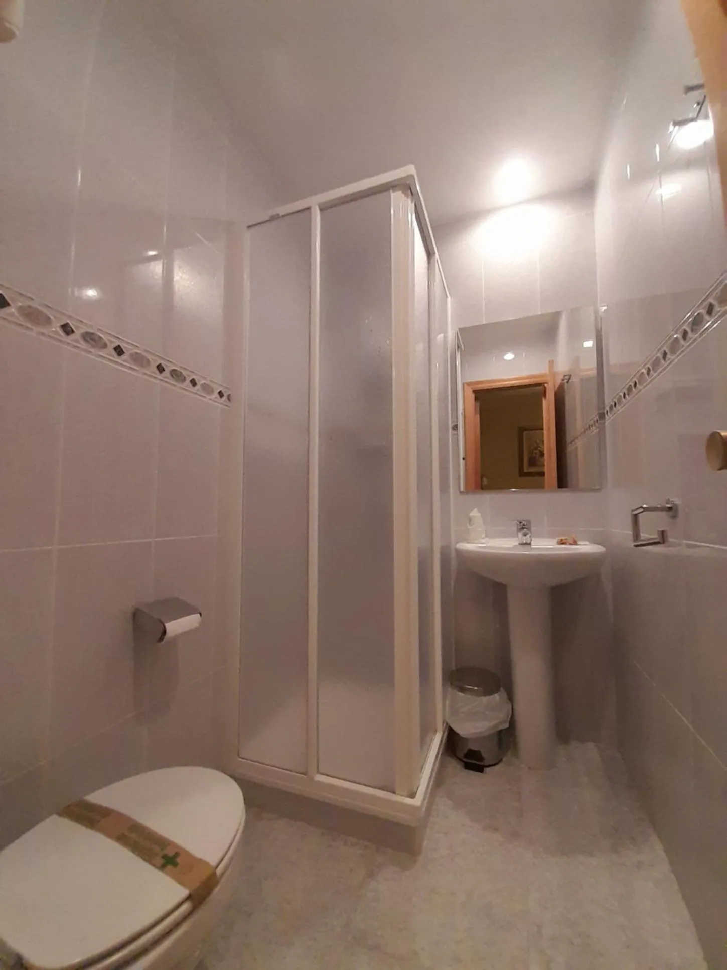 Bathroom in Hostal Gúdar