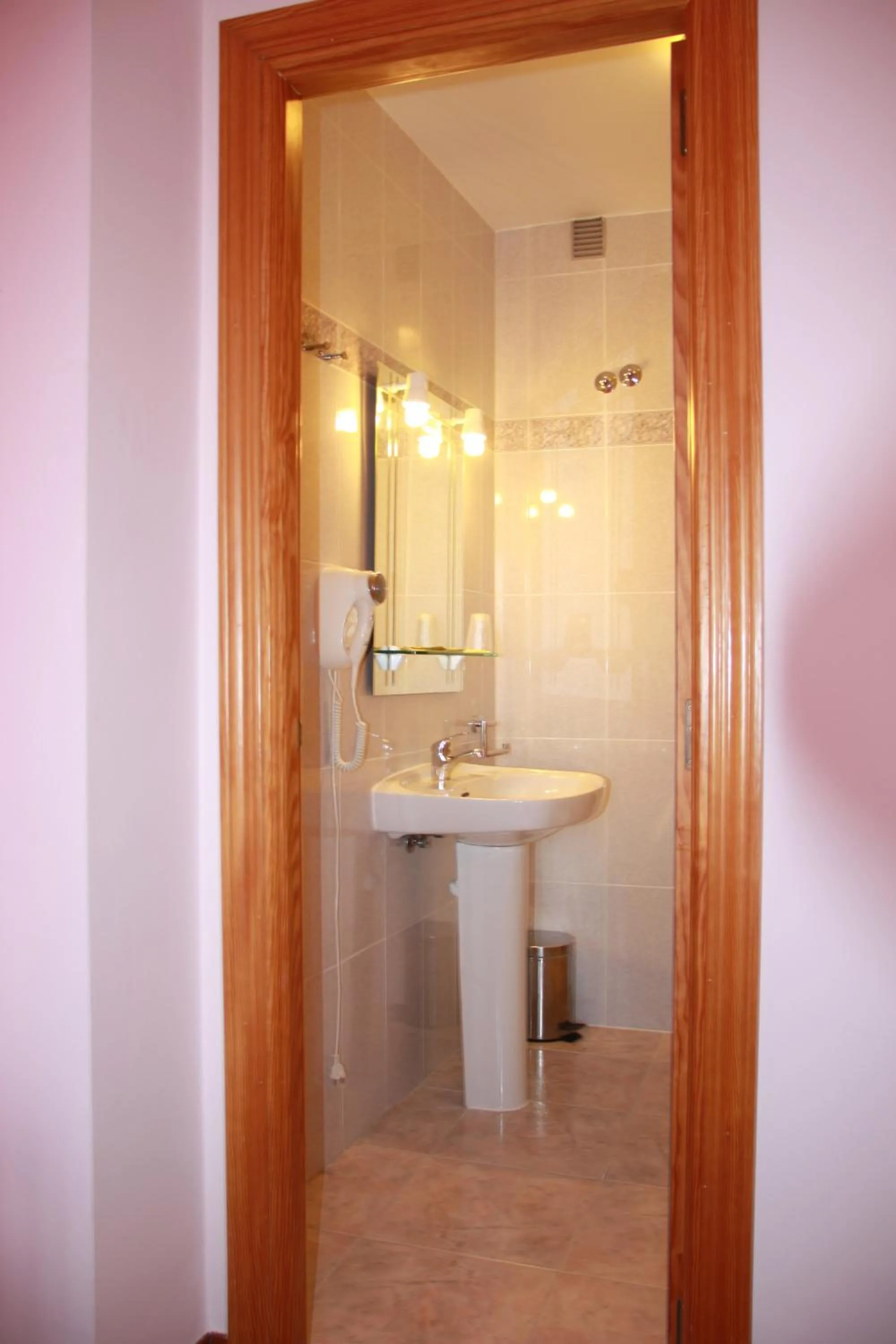 Bathroom in Hostal Gúdar
