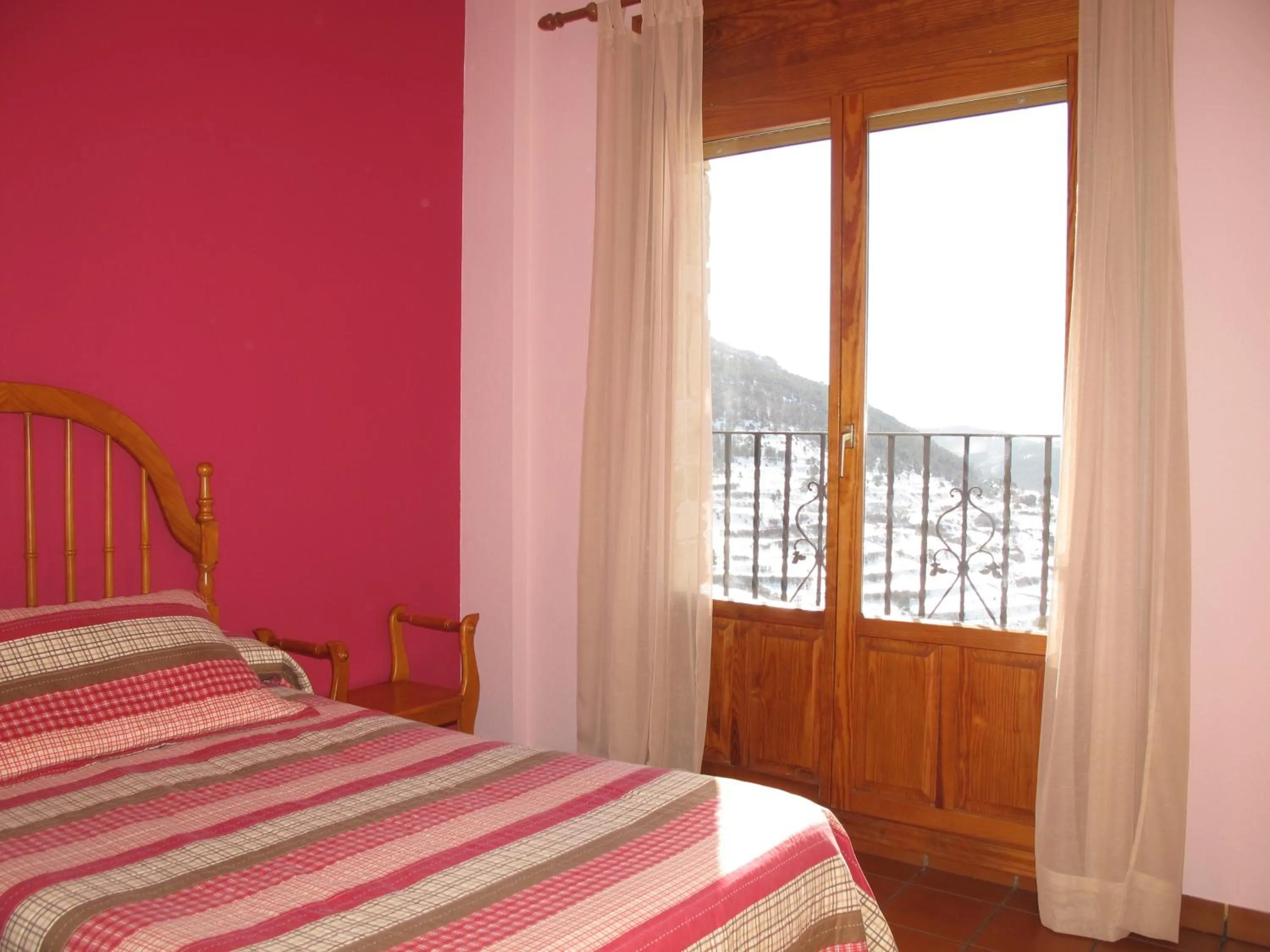 Balcony/Terrace, Bed in Hostal Gúdar