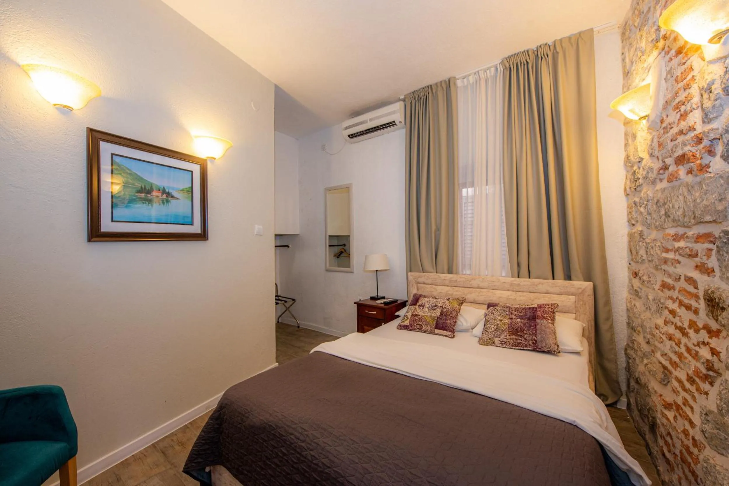 Bed in Antika Guesthouse